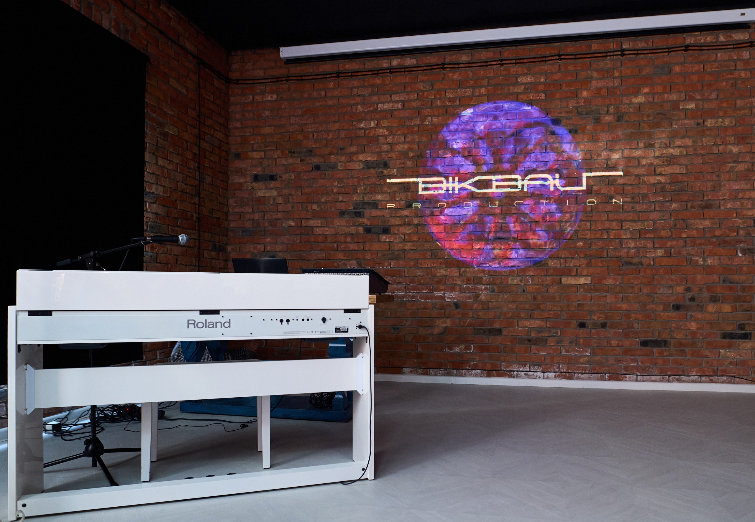 Интерьерная съемка здания продюсерского центра «Бикбау». Фотограф Олег Сотник