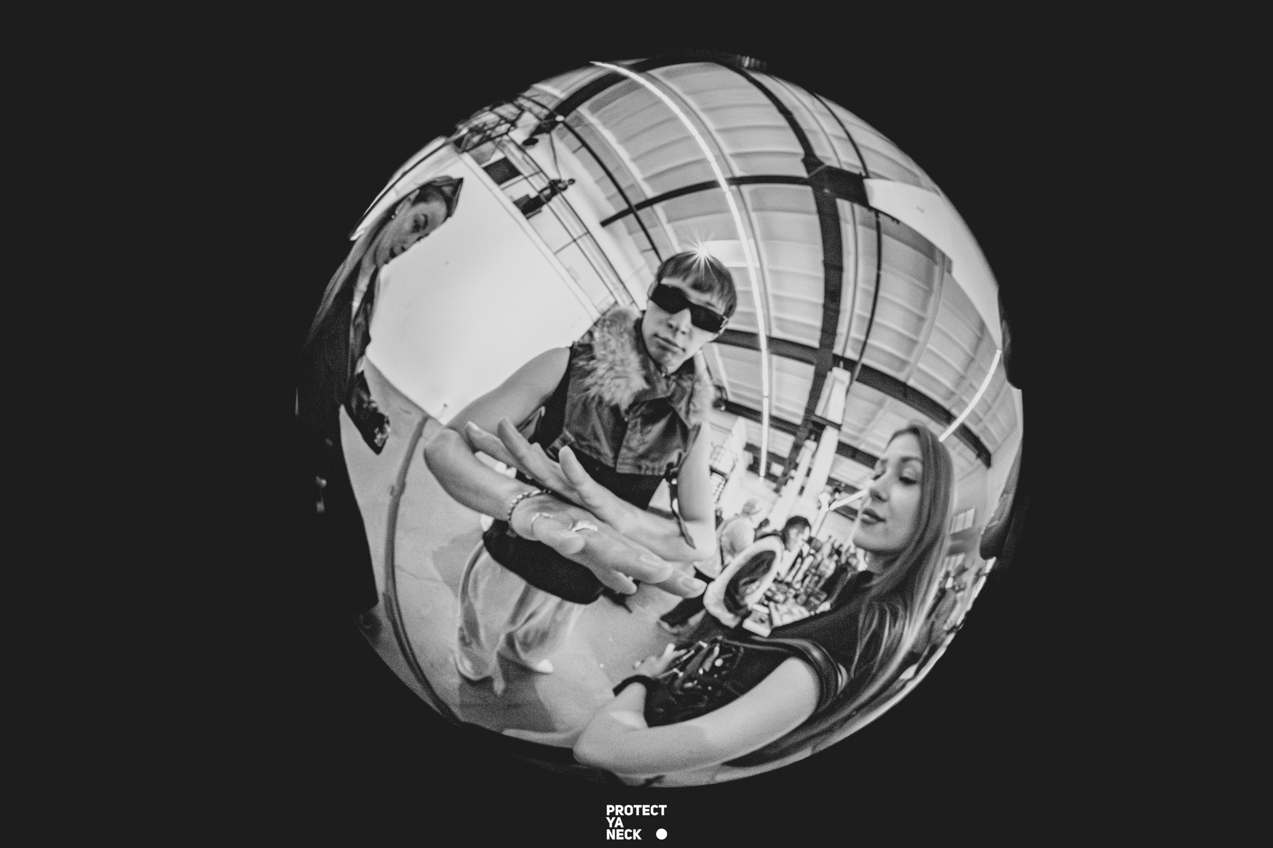 PROTECT YA NECK 22/03 (@youlovebu). Соня бу тебя сфоткала