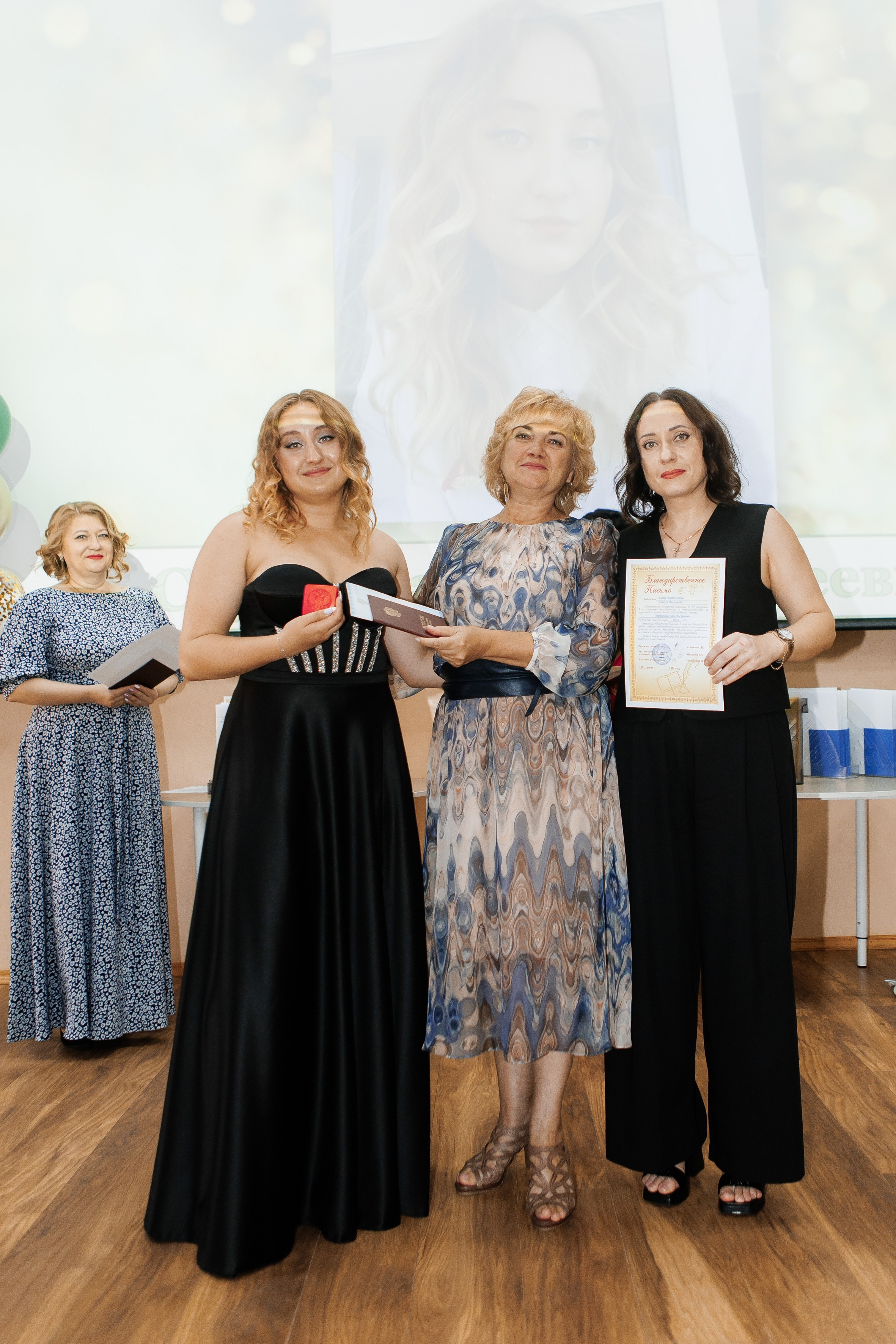 Выпускной Гимназия 12 2024 г. Свадебный и портретный Фотограф в Липецке Дмитрий Котюков