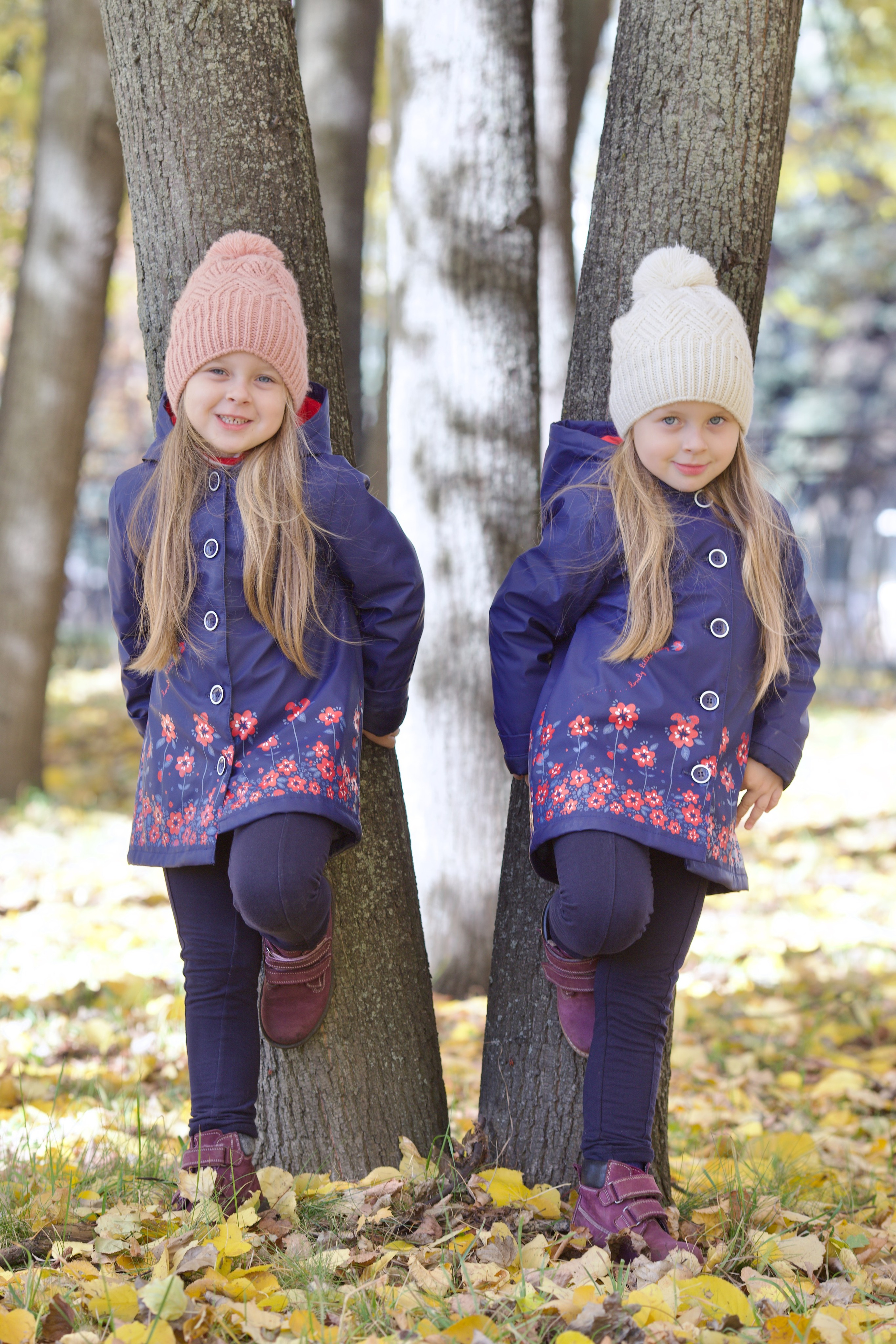 Фотосессия близняшек осенью. Школьные выпускные альбомы в Москве Марина Николаева