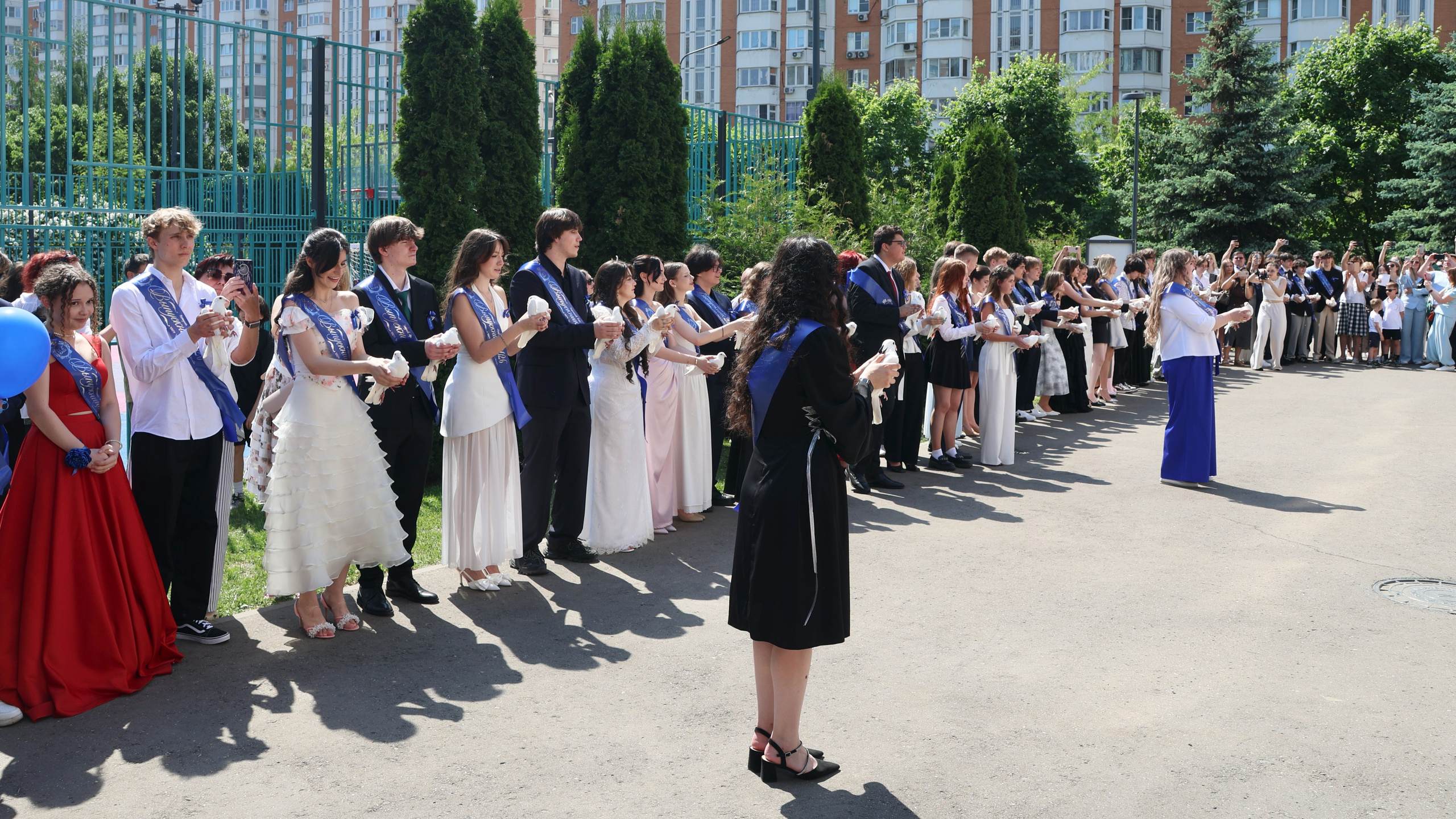 Выпускной в жизнь. Школьные выпускные альбомы в Москве Марина Николаева