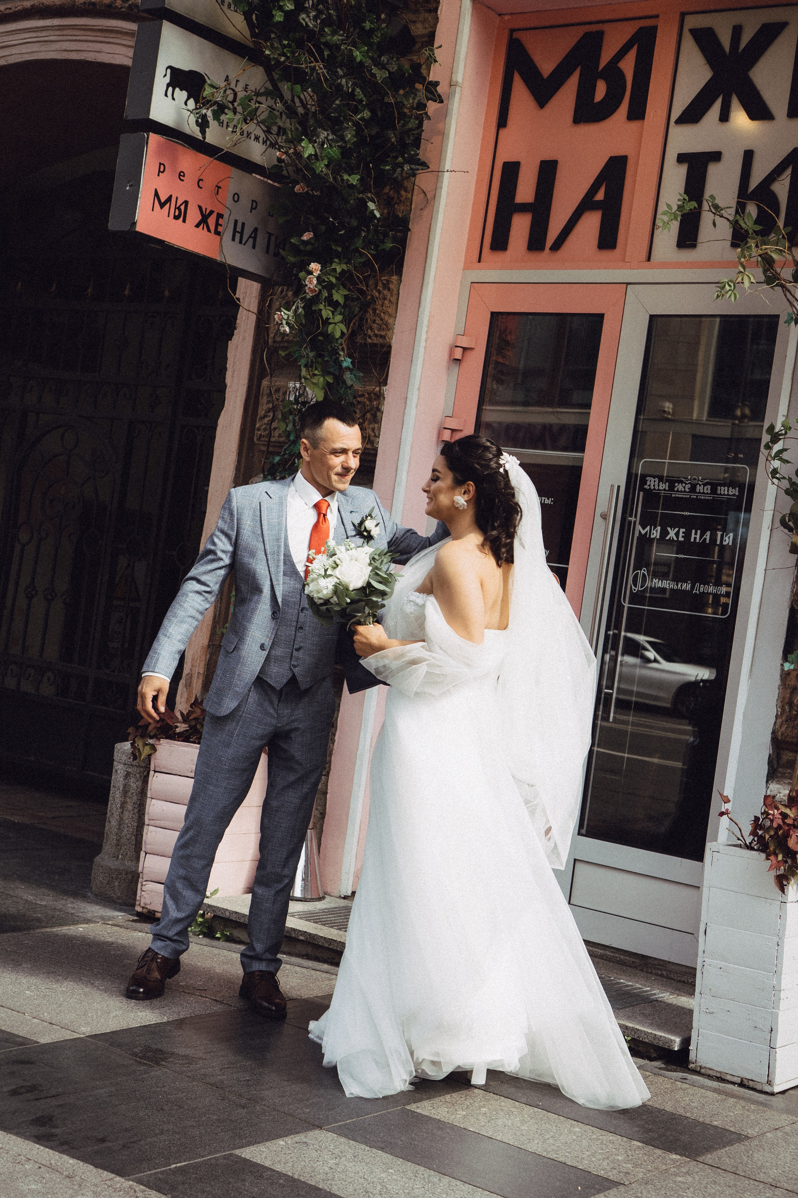 СВАДЕБНАЯ ПРОГУЛКА РЕСТОРАН МЫ ЖЕ НА ТЫ И ФОТОСЕССИИЯ С АВТОМОБИЛЕМ. Профессиональный фотограф, Санкт-Петербург — Виктория Богомолова