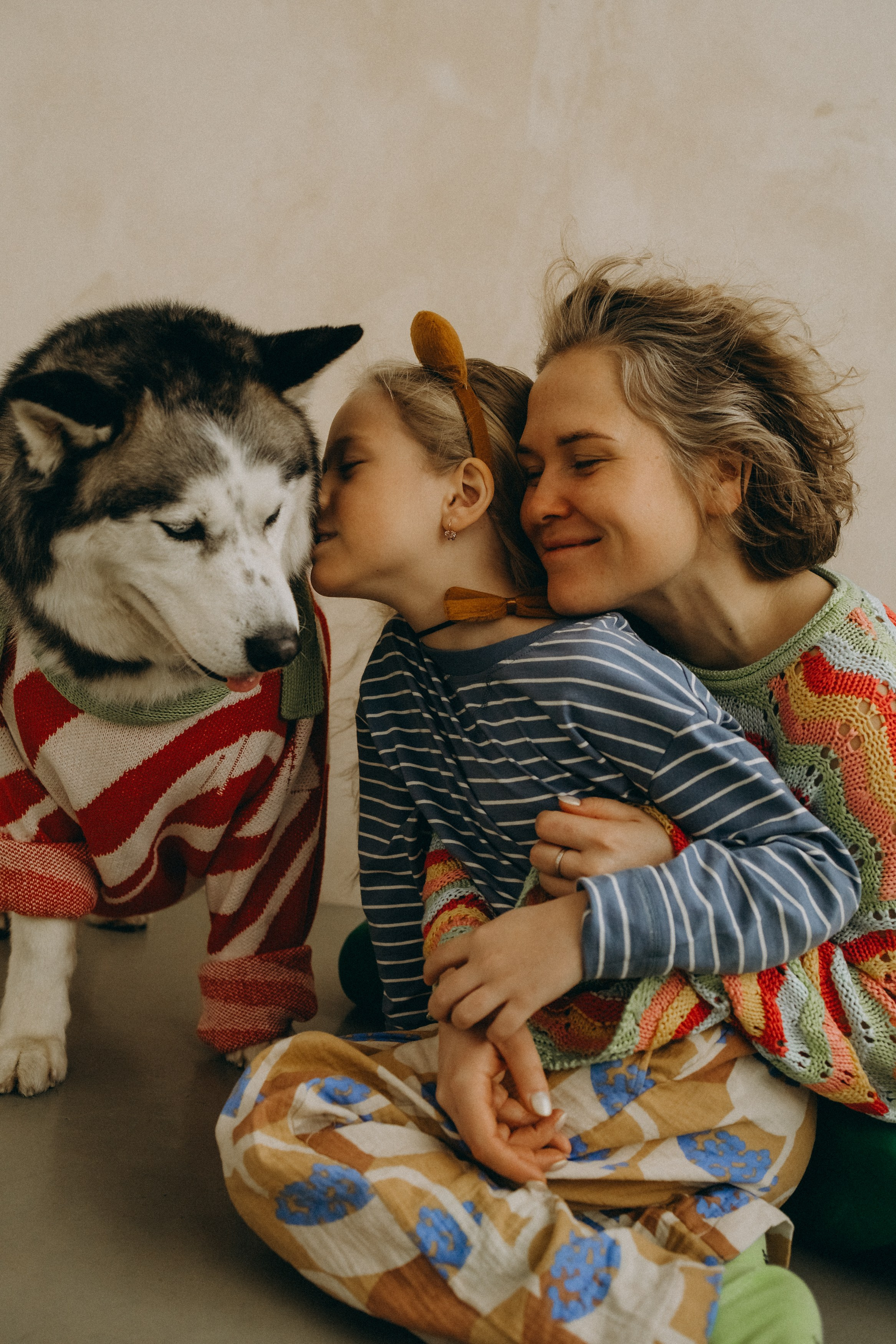 Катя, Лида, Вольт. Главная