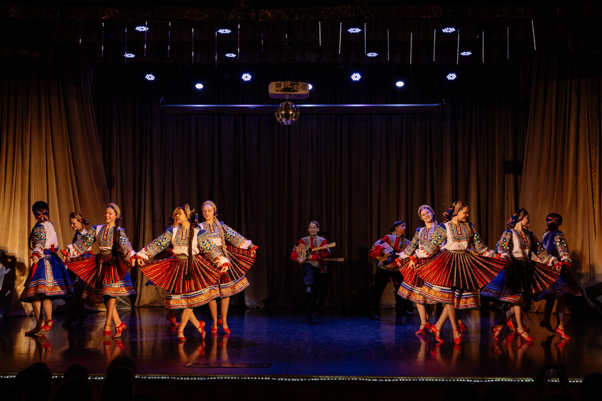 Сибирские узоры ДК Ефремова. Фотограф Юлия Мальцева