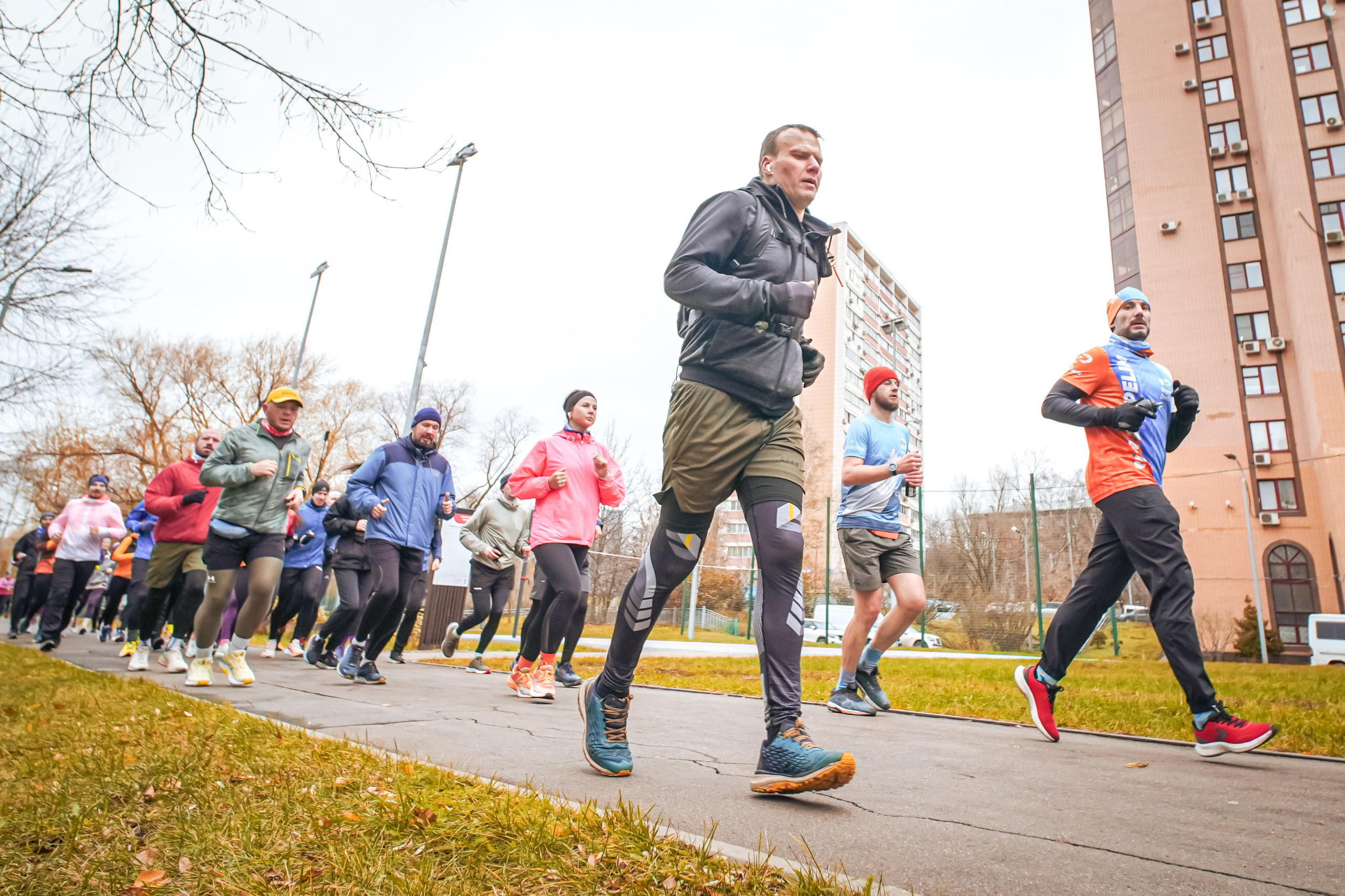 #марафонудома #яuzarun 2024 2-я петля, группа 6:30. Роман Капилюшов. Бег. Фото. Видео. г. Люберцы