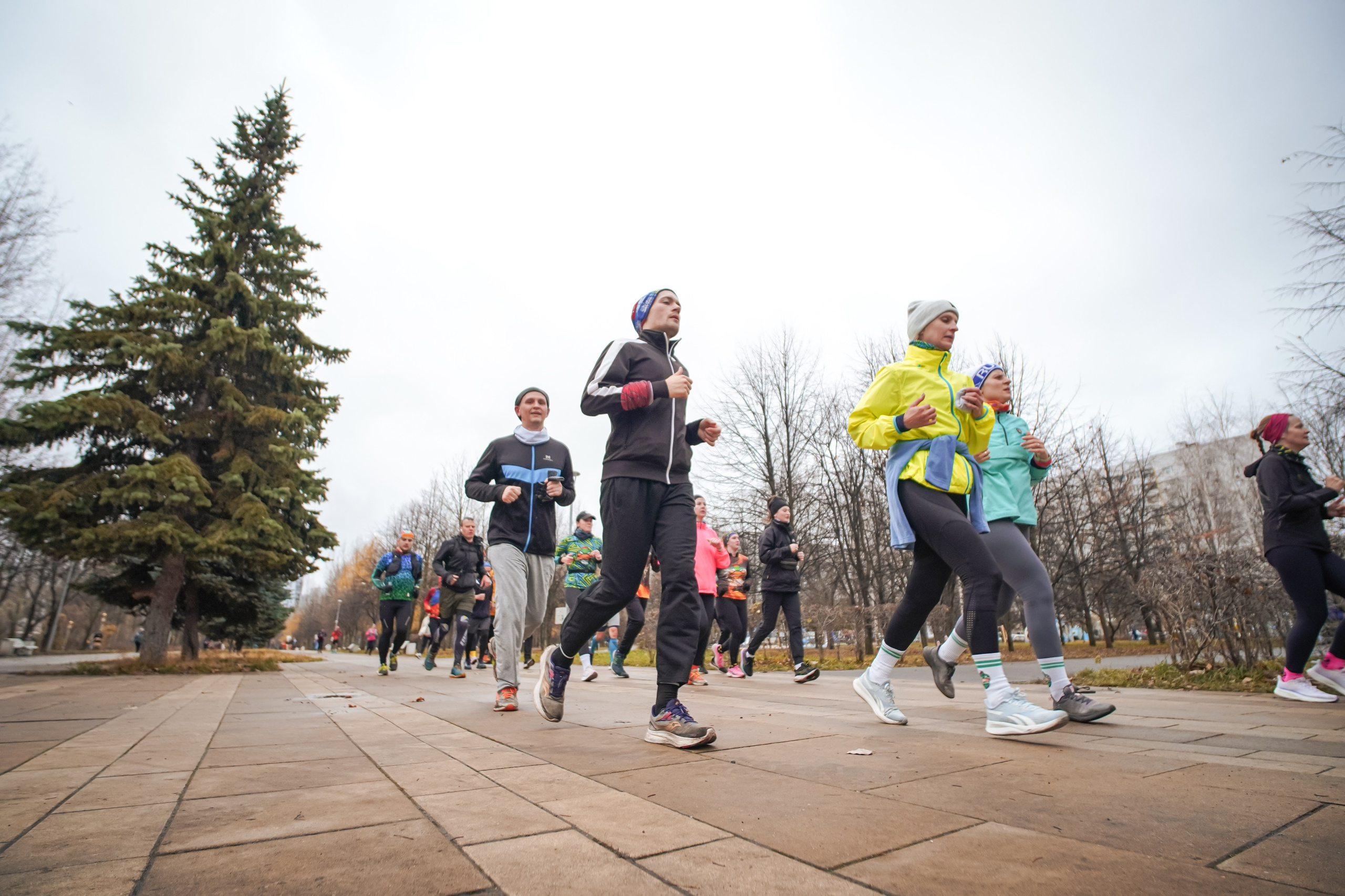 #марафонудома #яuzarun 2024 2-я петля, группа 6:30. Роман Капилюшов. Бег. Фото. Видео. г. Люберцы