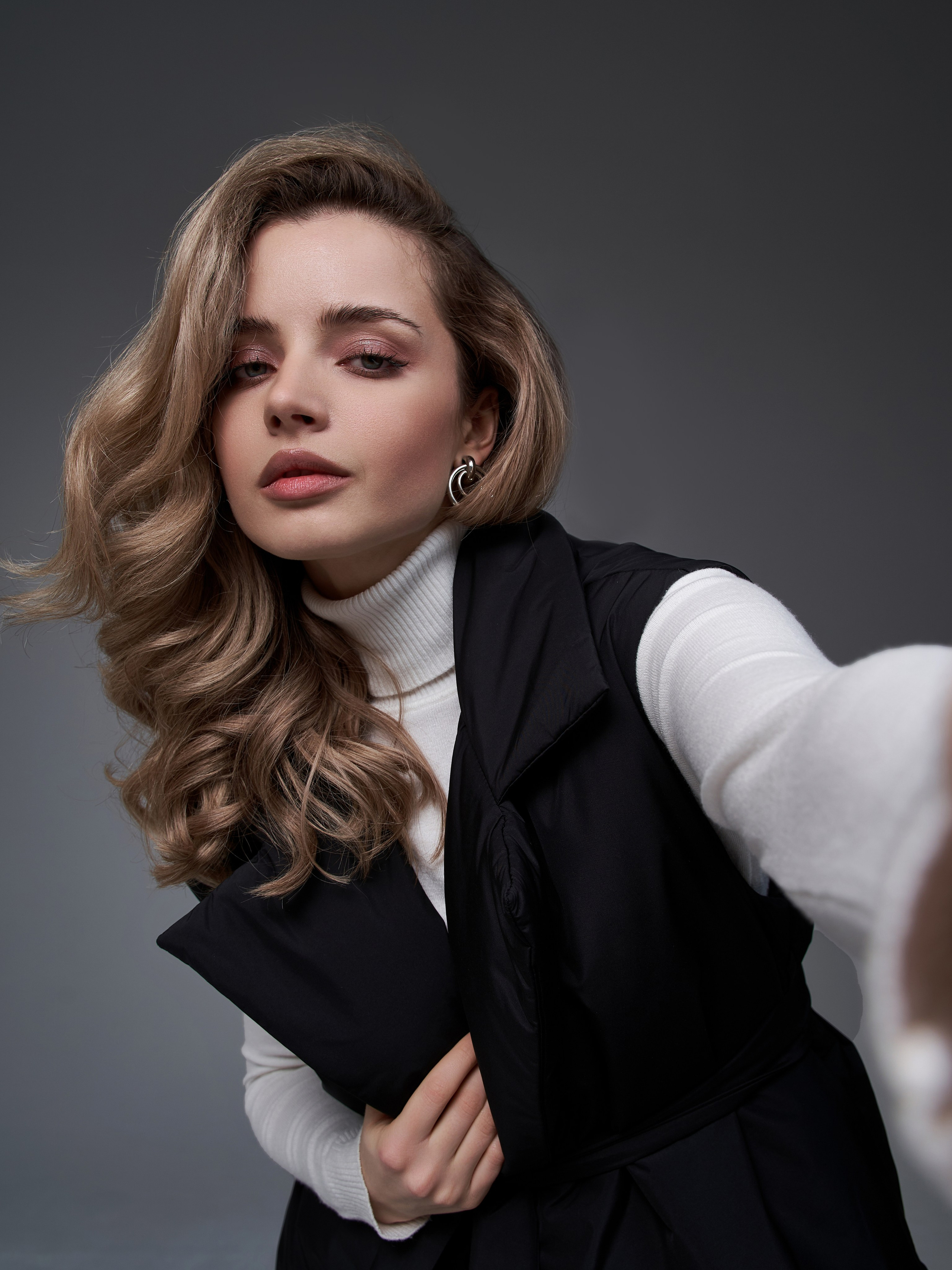 Желетки женские. Фотограф для маркетплейсов в Москве