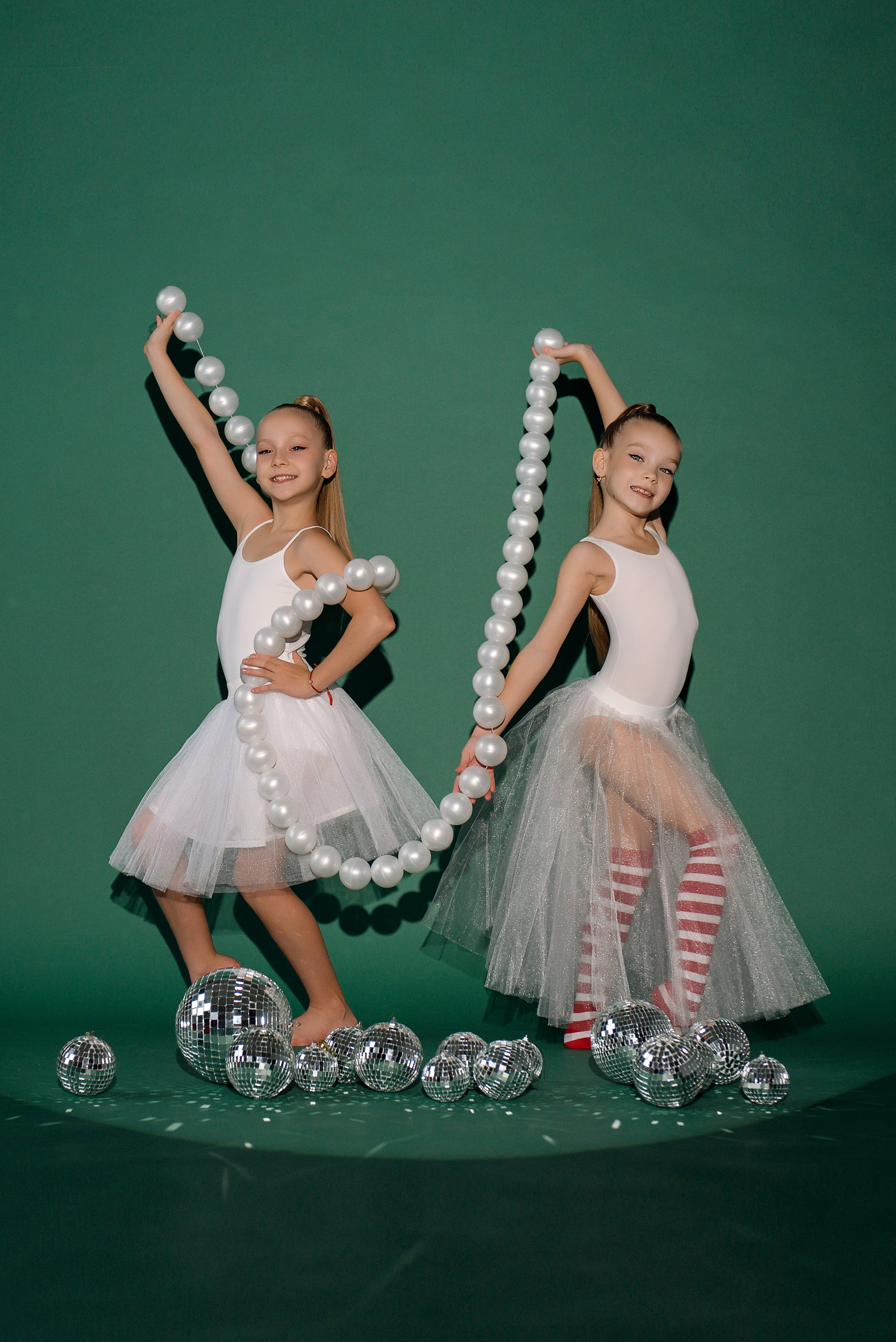 Варя и Лиза Новый год. Детский фотограф в Долгопрудном и Москве