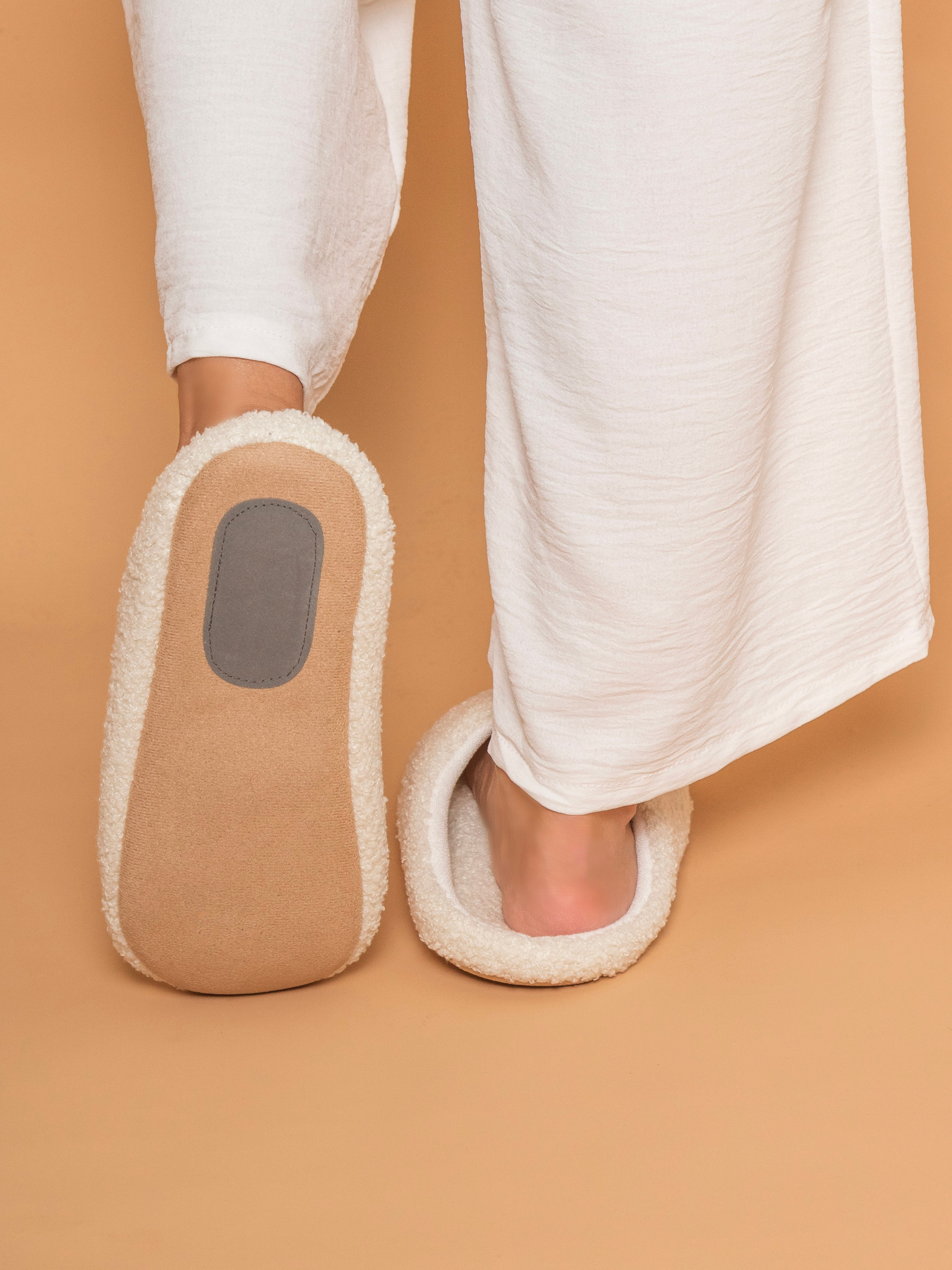 Тапочки. Фотостудия для Wildberries Ozon