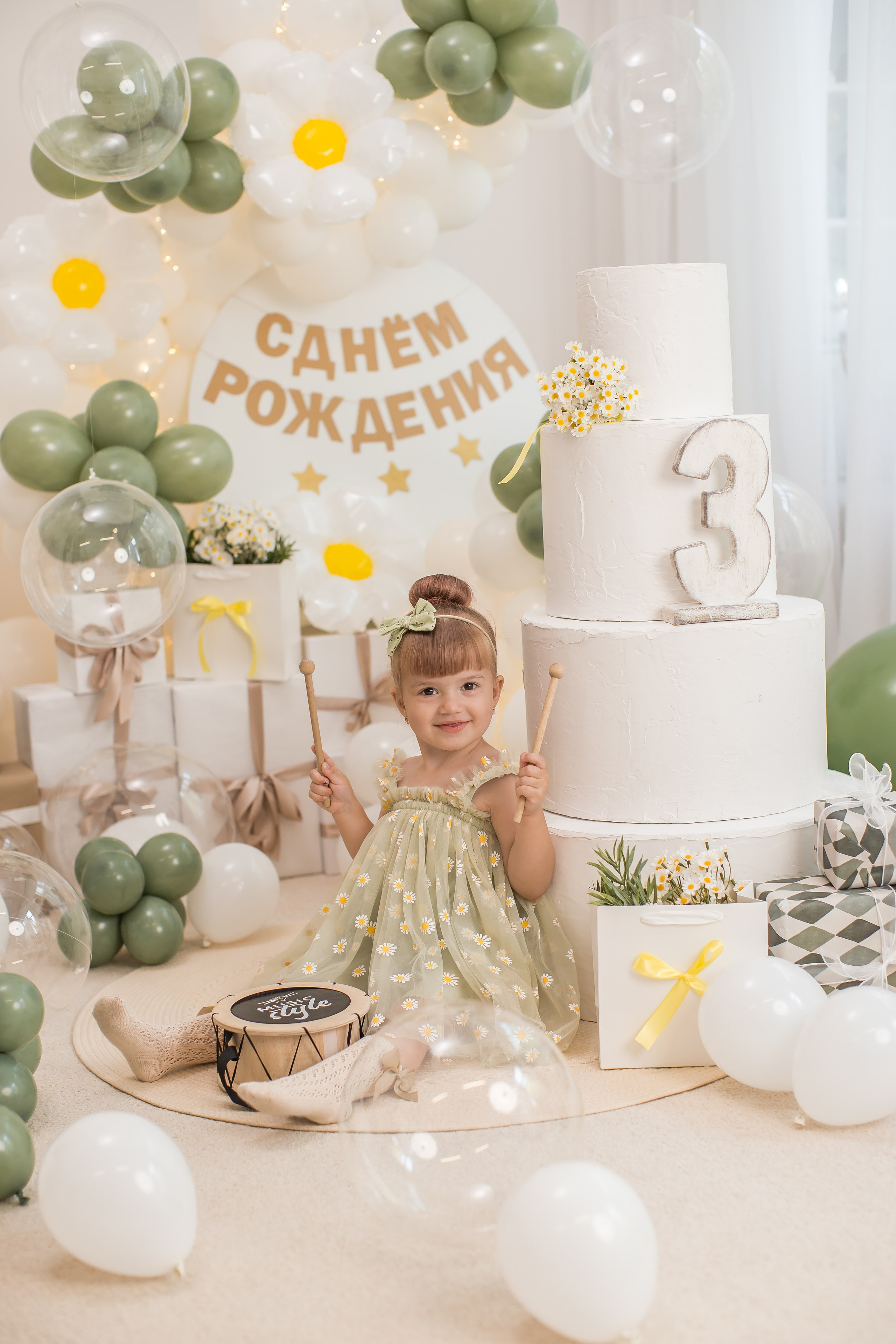 Оформление от 1 года до 4 лет. (Цвет шаров на выбор). Детский семейный фотограф на первый годик город Новосибирск Дымова Светлана пакеты всё включено 1-3 года