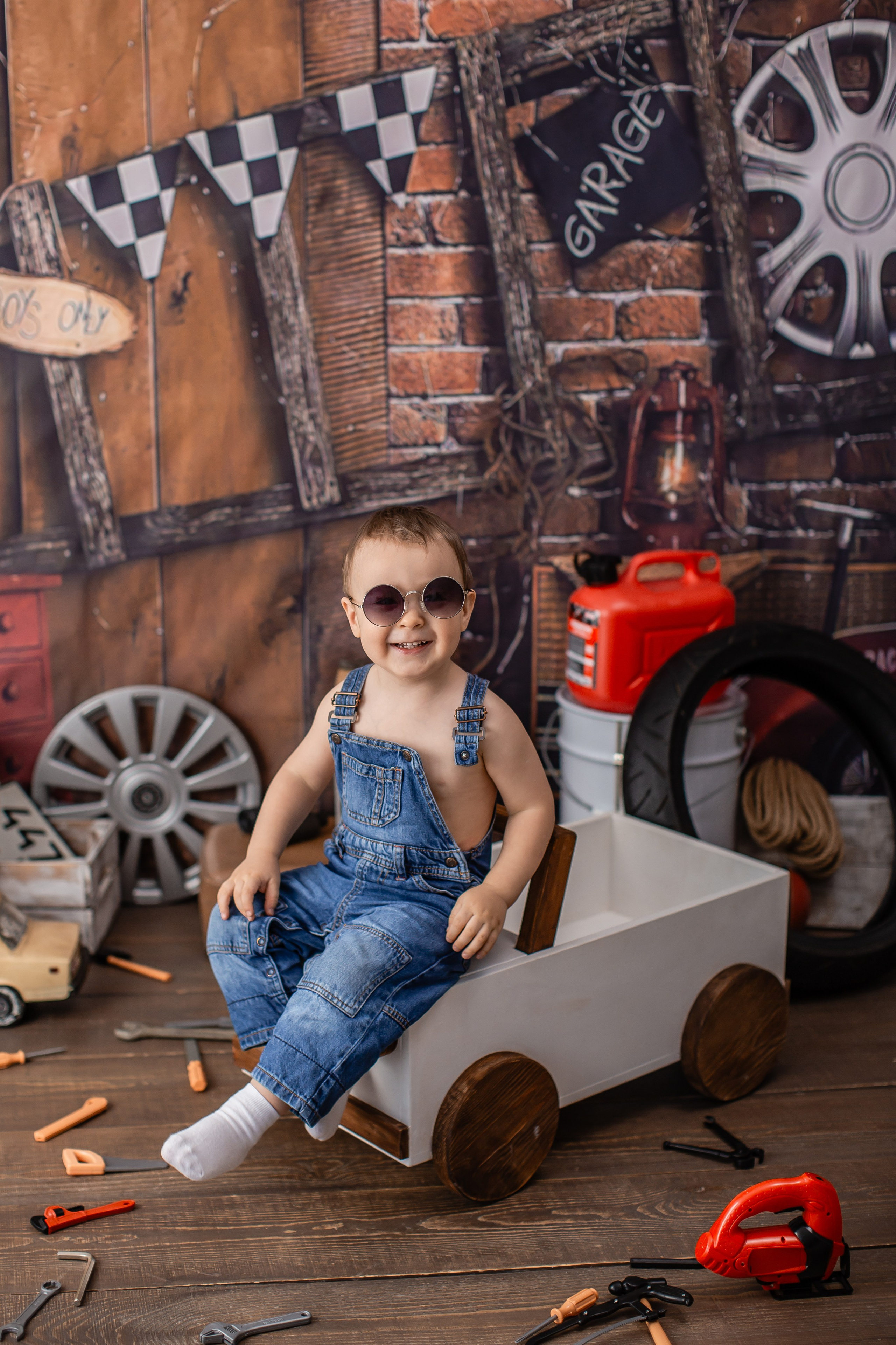 Фотодень " ГАРАЖ «(для 1-4 года) 20.09.26 г запись идёт. Детский семейный фотограф на первый годик город Новосибирск Дымова Светлана пакеты всё включено 1-3 года