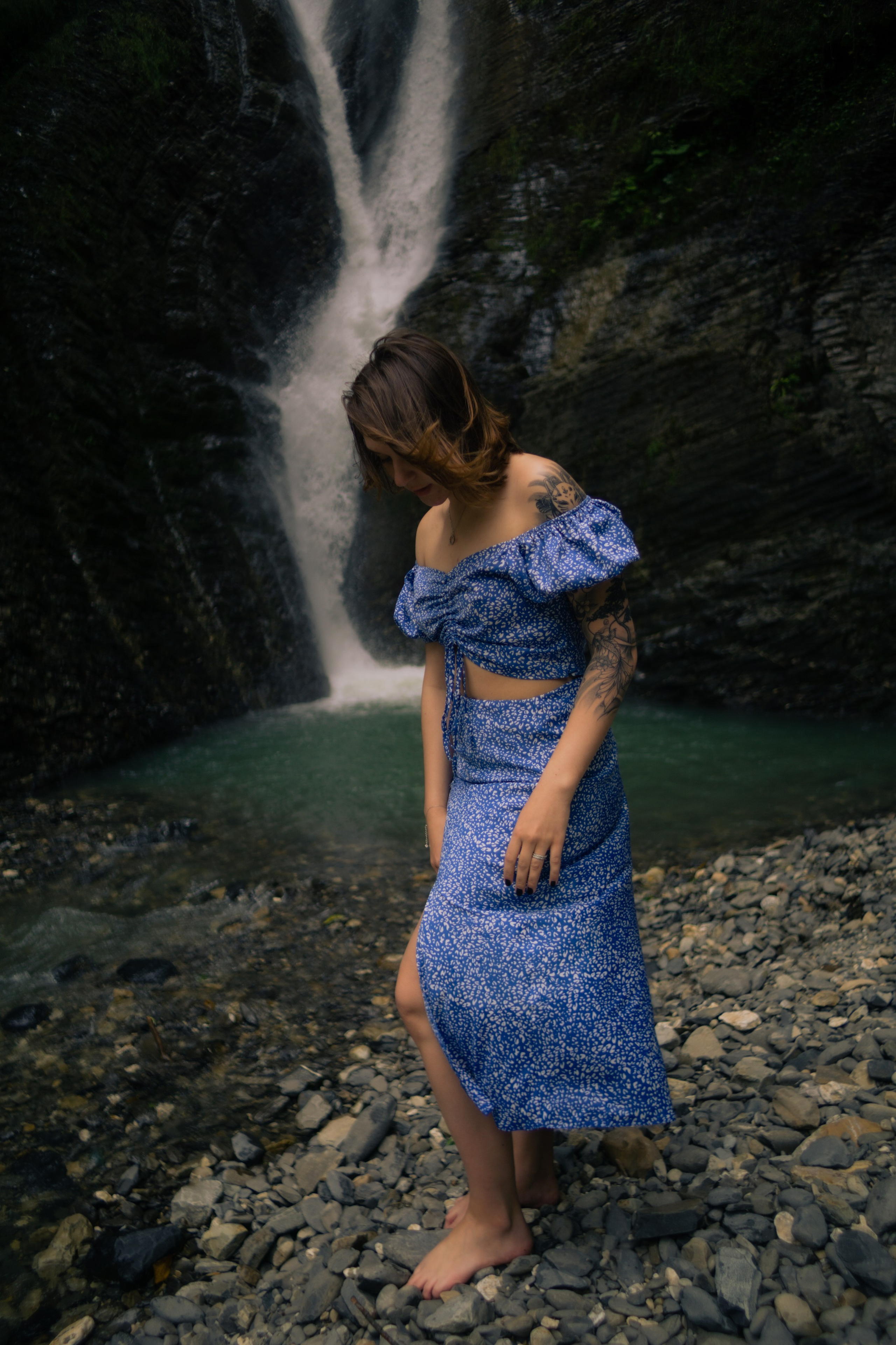 Алина на водопаде. Главная