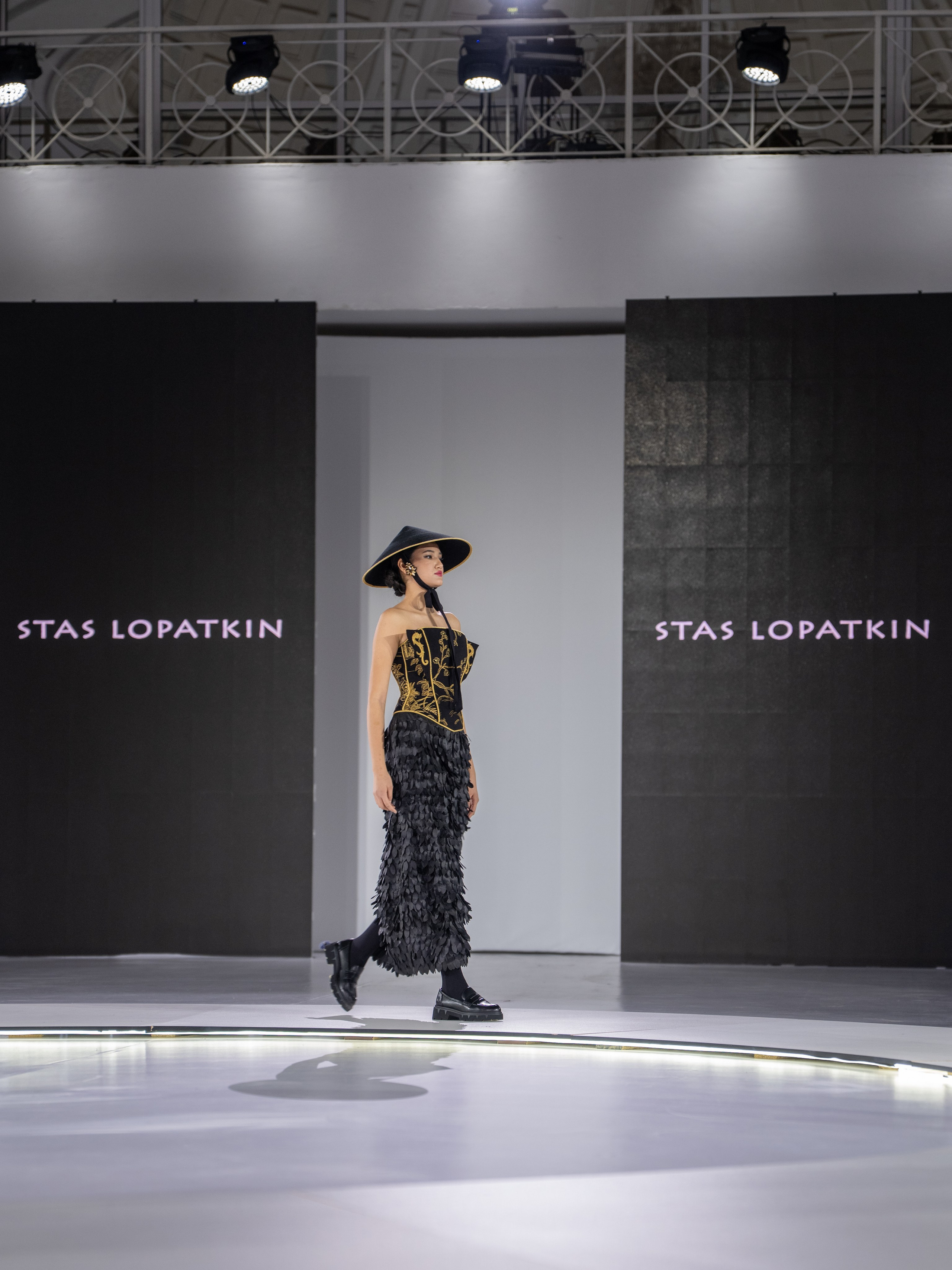 Дизайнер Stas Lopatkin. Сайт Алматинского НЮ АРТ, будуар и фэшн фотографа Дениса Карпенко