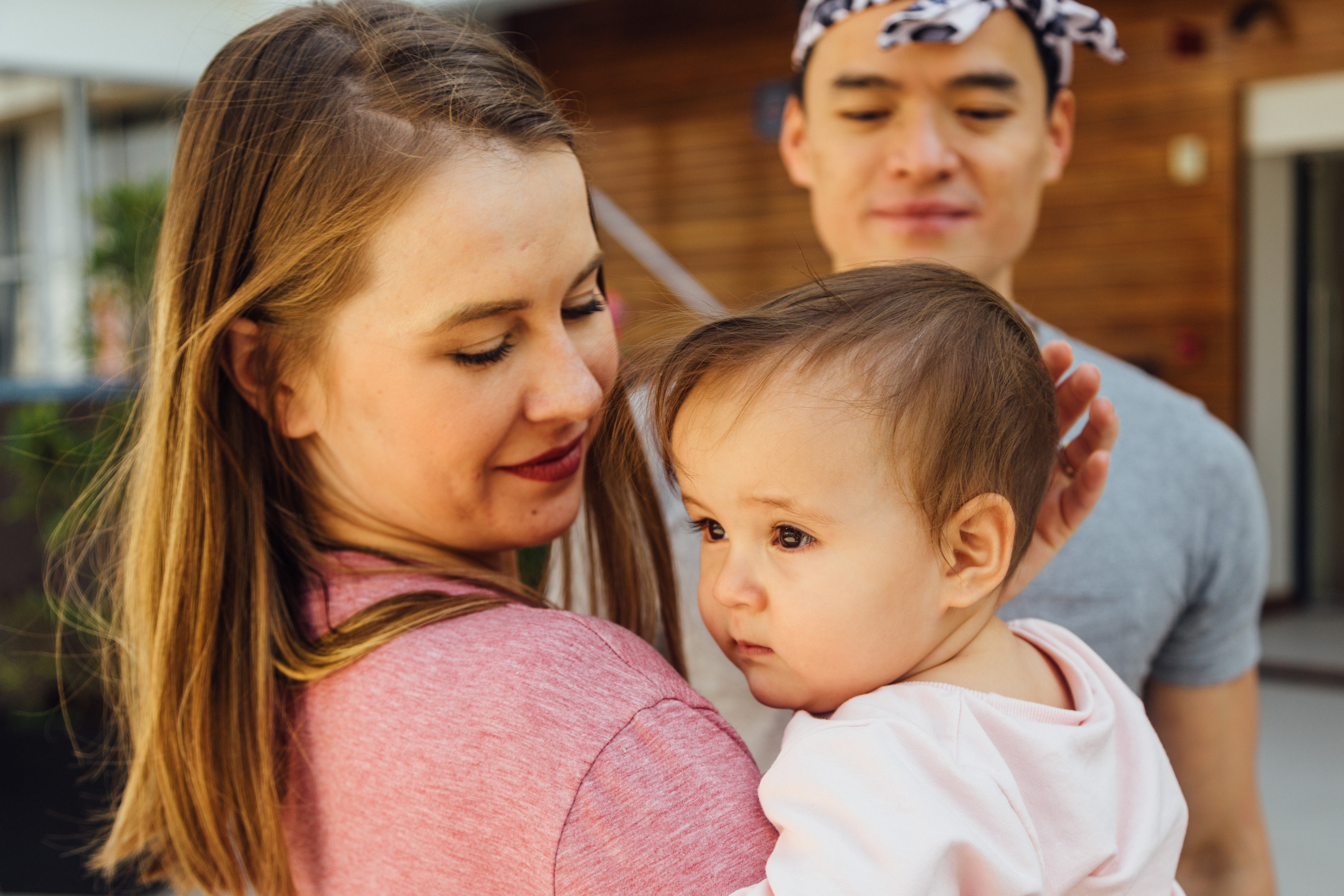 Маленькая Кира с родителями. Ирина Крохалева. Семейный фотограф в Екатеринбурге