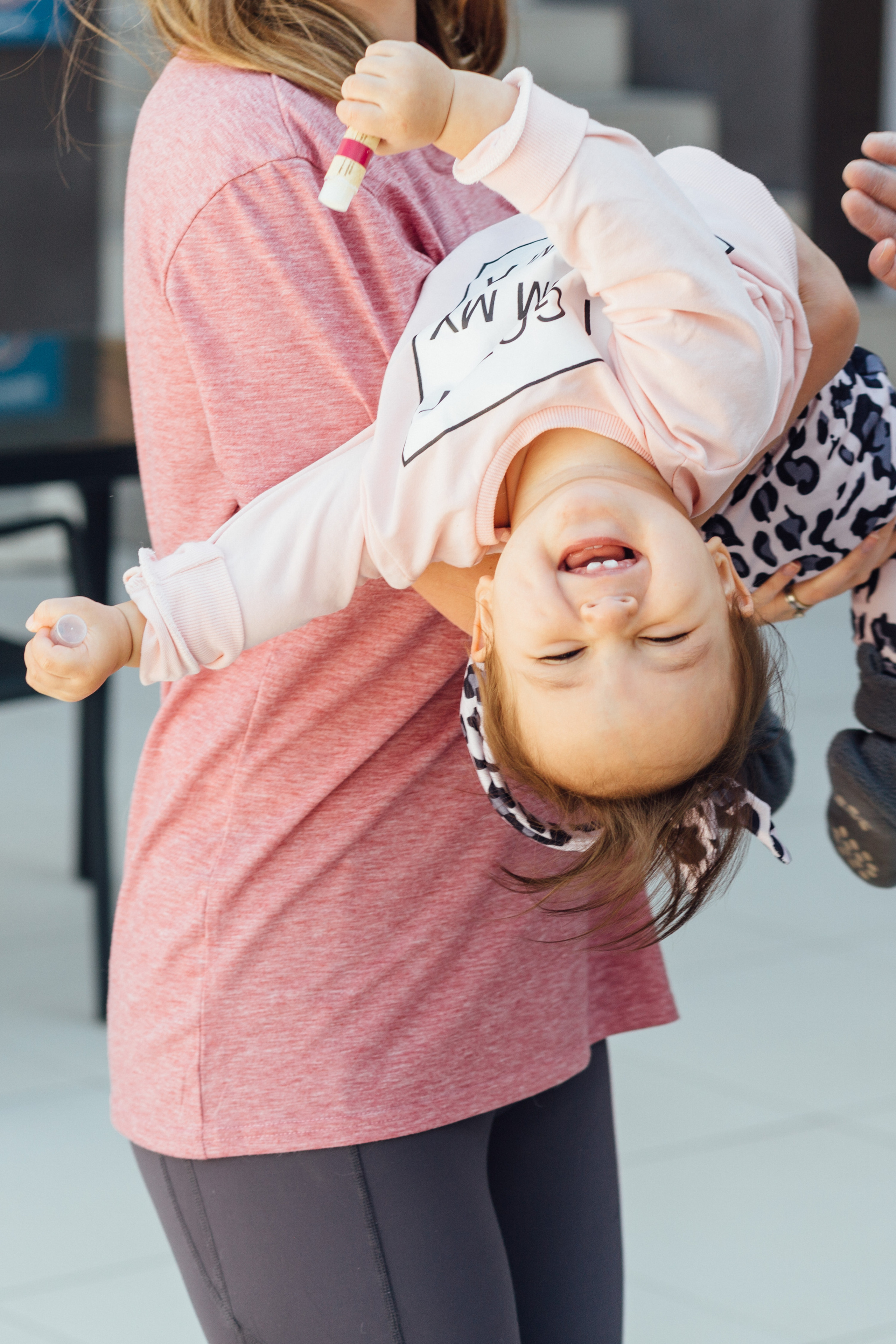Маленькая Кира с родителями. Ирина Крохалева. Семейный фотограф в Екатеринбурге