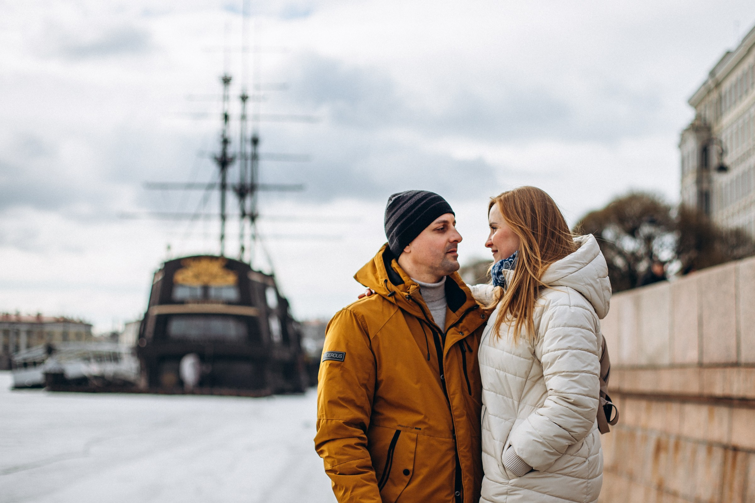Виктор и Марина в марте. Фотопрогулка в Петербурге. Индивидуальный и семейный фотограф в Санкт-Петербурге