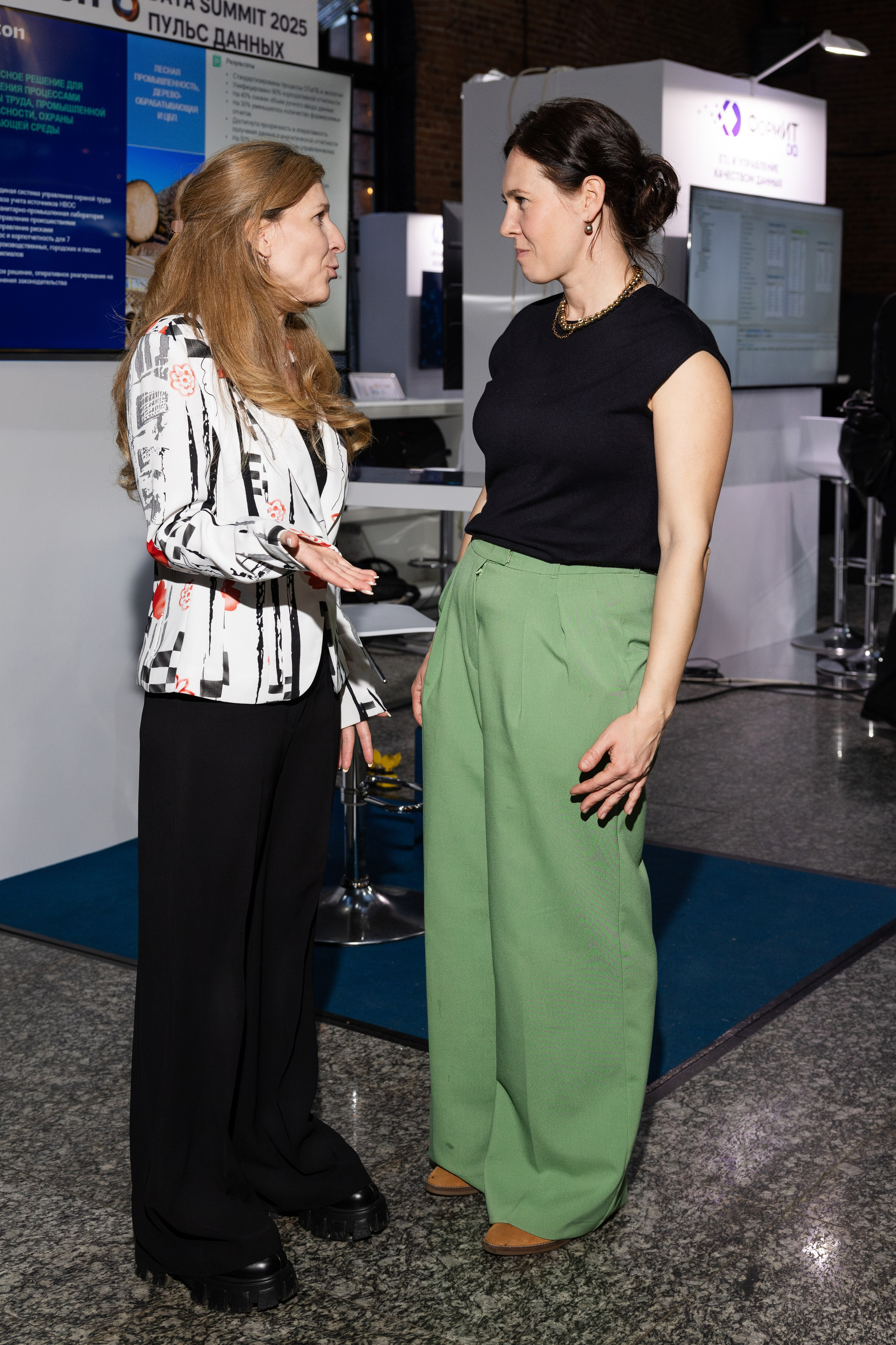 Data Summit 2025 (1). Свадебный репортажный фотограф в Москве