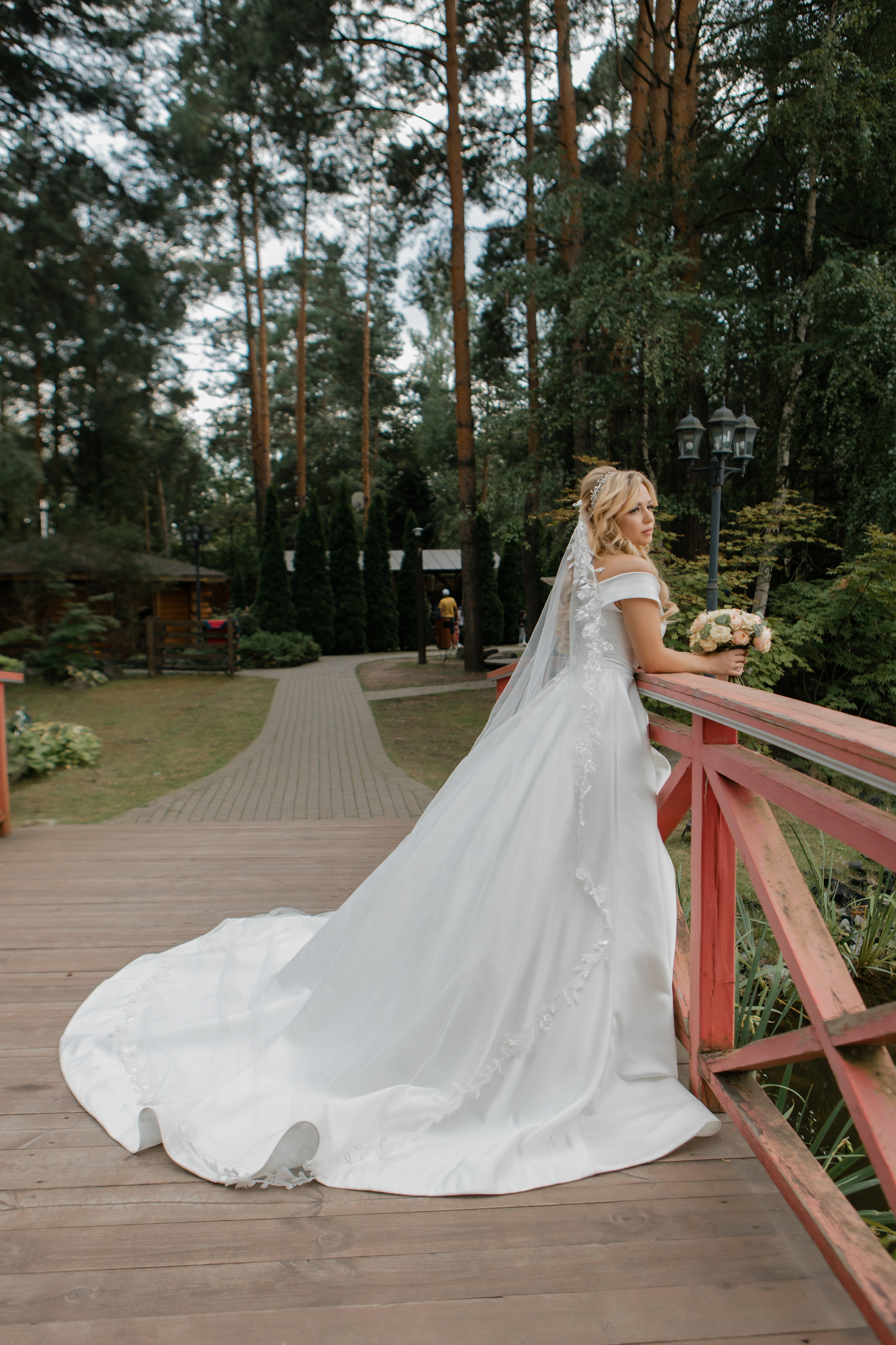 Юрий и Кристина. Видеосъемка и фотосъемка свадеб. Фотограф и оператор на свадьбу. Видеосъемка подкастов, собственная видео-фотостудии. Предметная фотосъемка