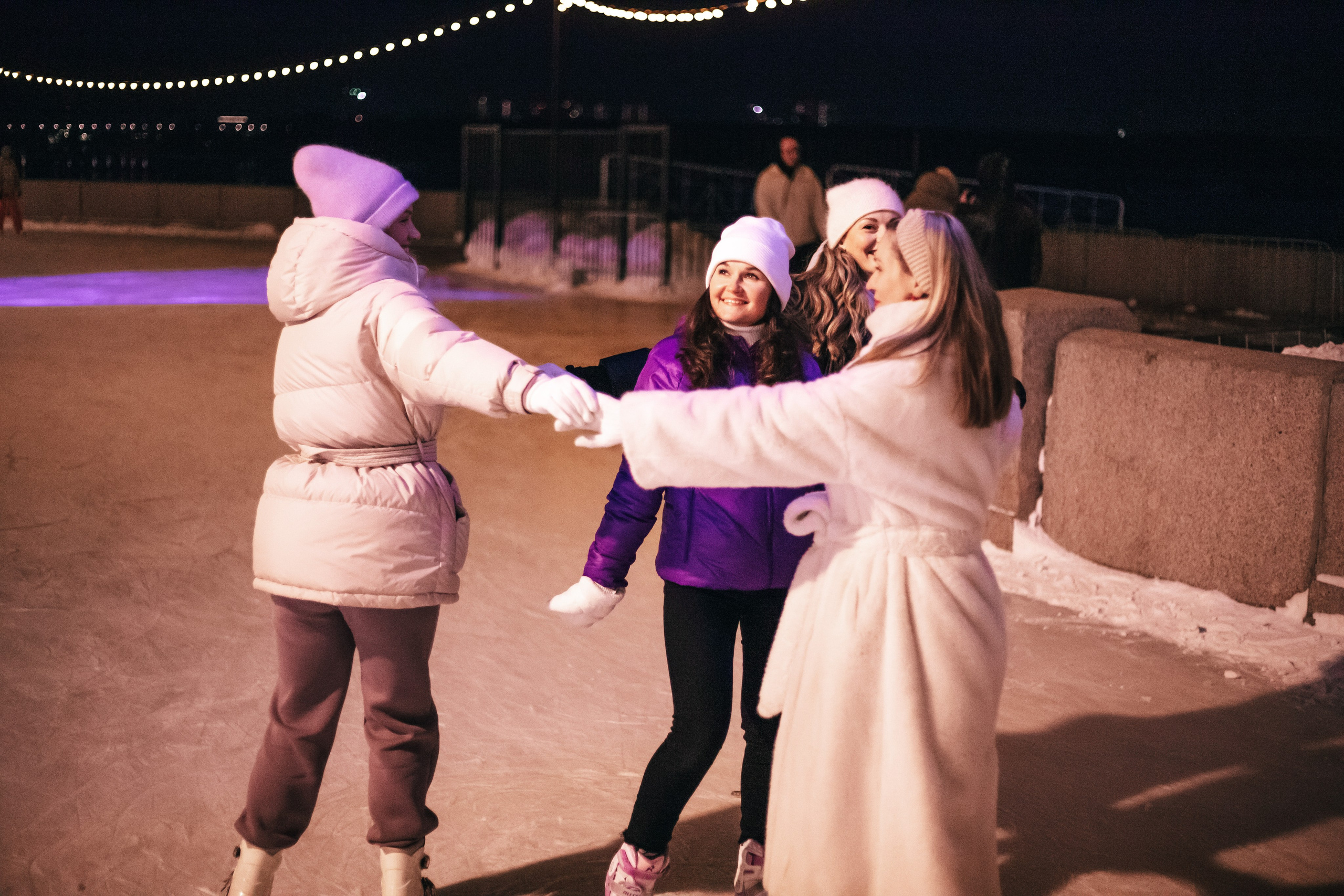 Девичник на катке. Семейный и детский фотограф в г. Новосибирске Макеева Анастасия