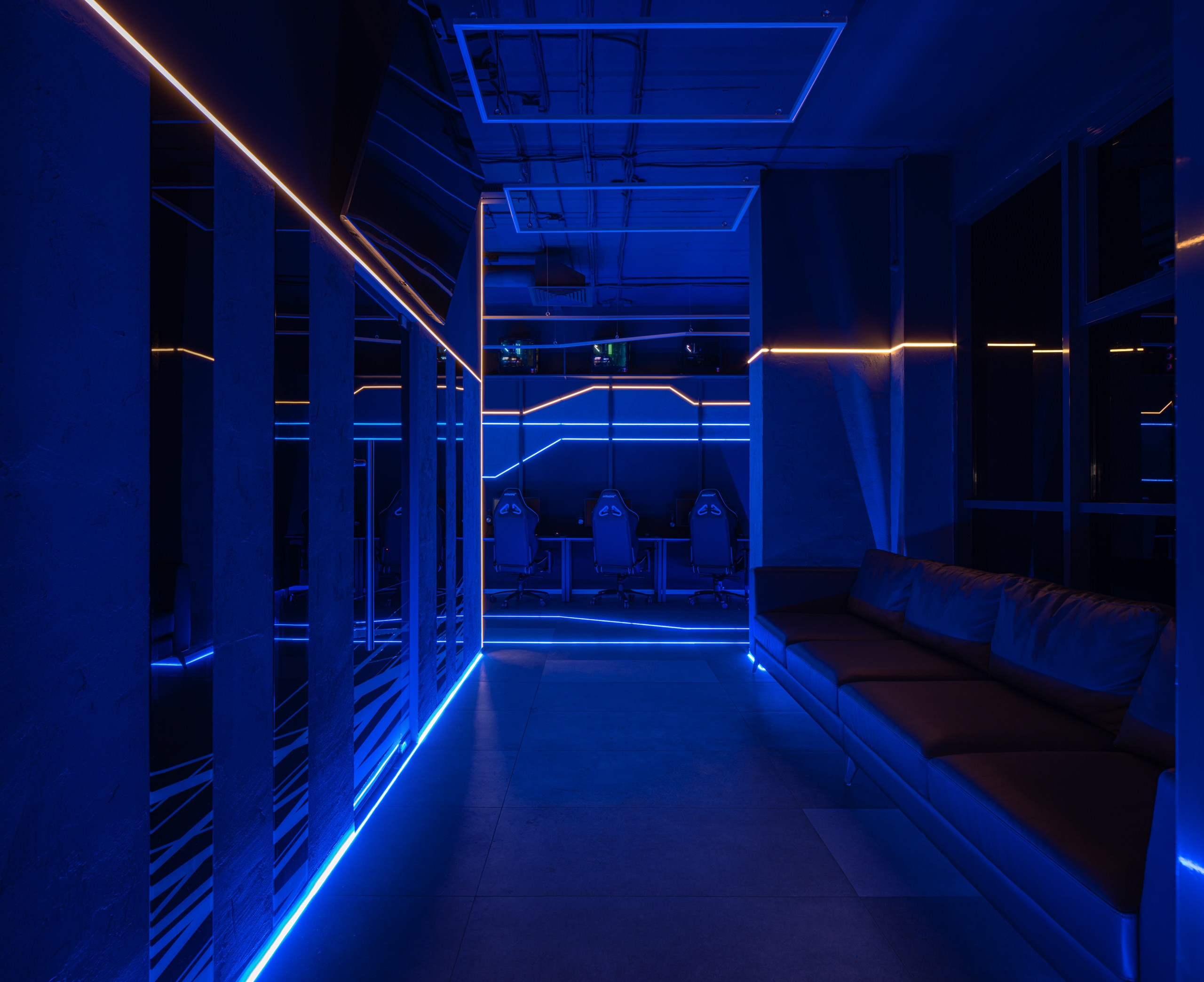 Первый топовый компьютерный клуб "Provoda" - Фотограф Коваль Илья. Коваль Илья — Интерьерный и архитектурный фотограф