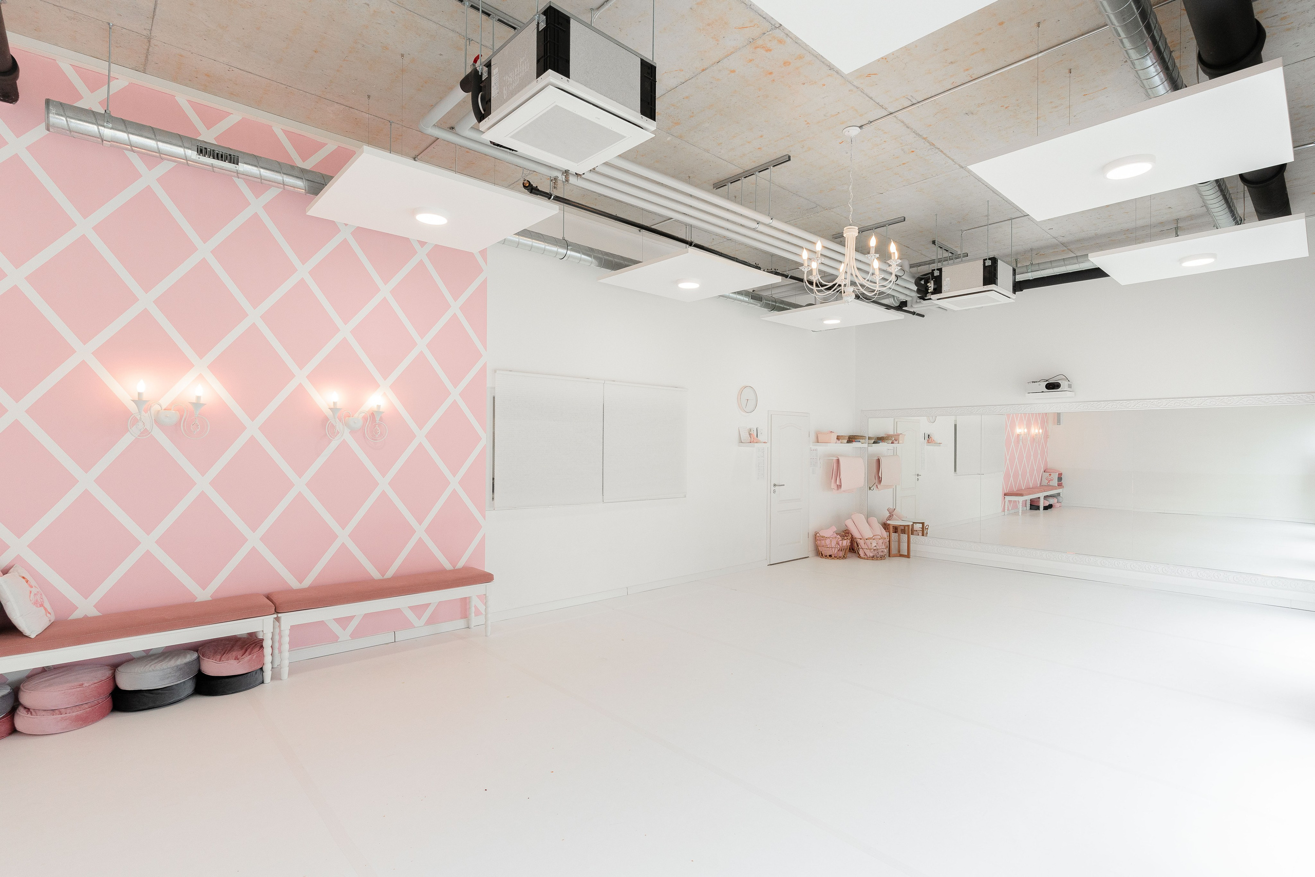 Commercial Photographer Geneva | Interior, Business & Restaurant Photography. Professional Wedding Photographer Geneva & Romande Switzerland | Tanya Creator