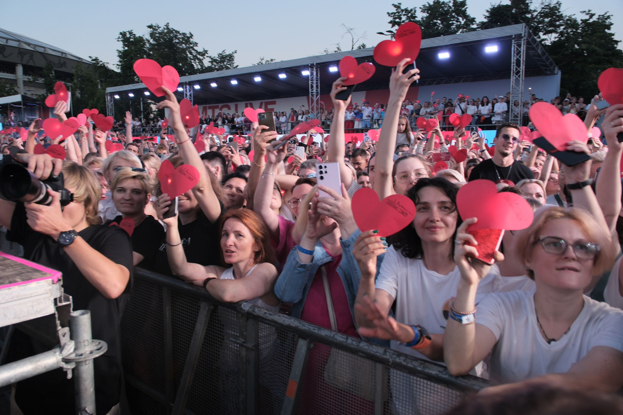 Диана Арбенина (группа «Ночные снайперы») — Москва, МТС Live Лето 2024. RedGeek - блогер и стручњак за образовање и ИТ Кирил Ситнов