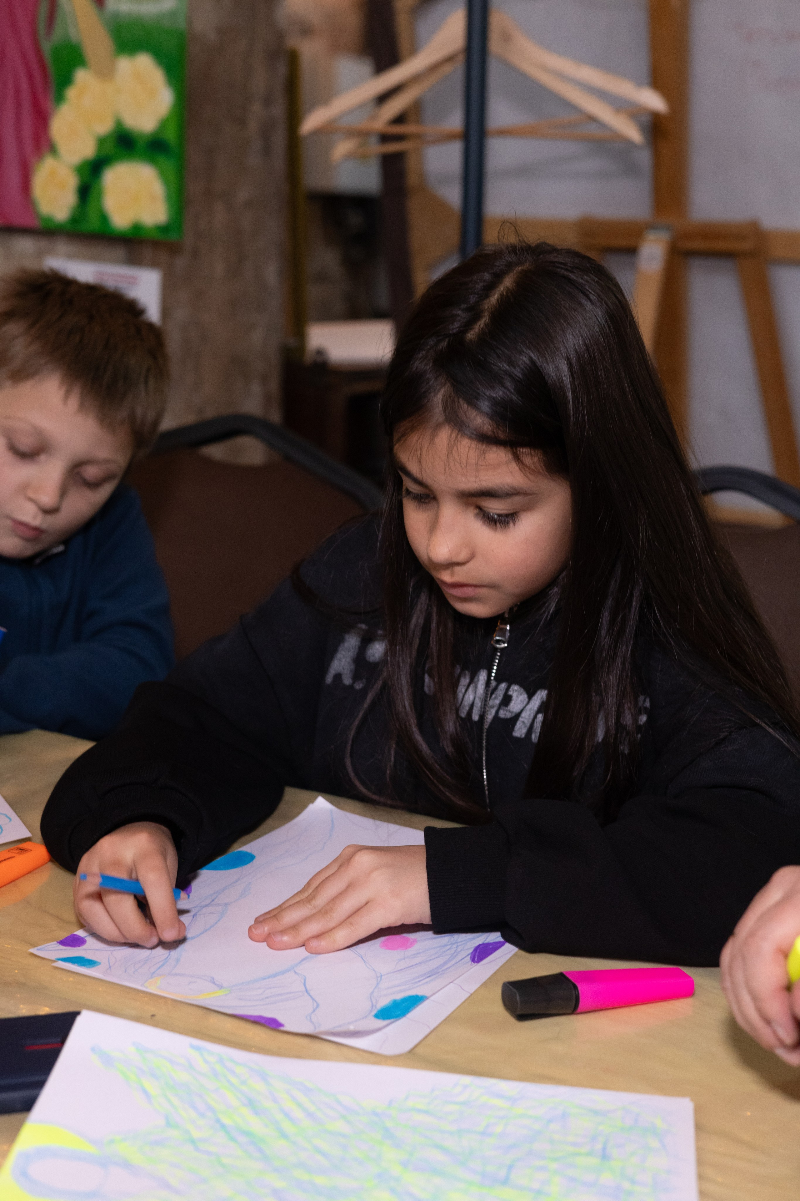 Выставка «АНГЕЛЫ МИРА». Фотограф Красноярск съемки лавстори, фотосессия в студии, портретная съемка, творческие фотосессии