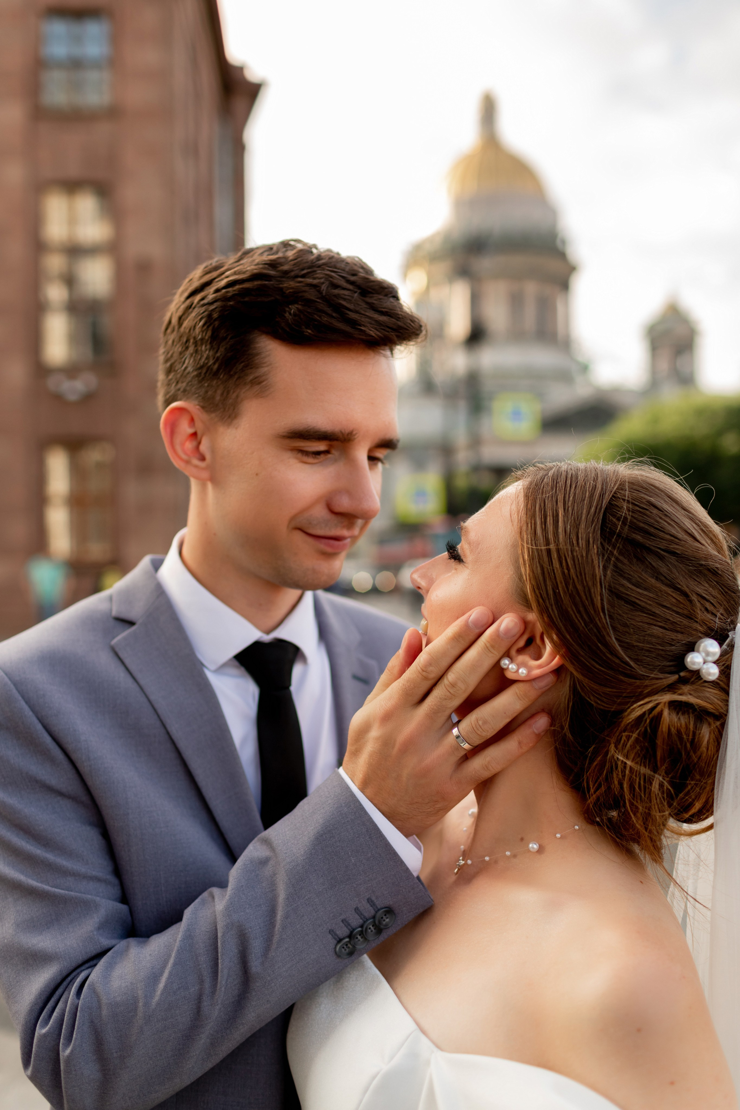 Свадебная фотопрогулка в Санкт-Петербурге. Свадебный фотограф Кирилл Белый