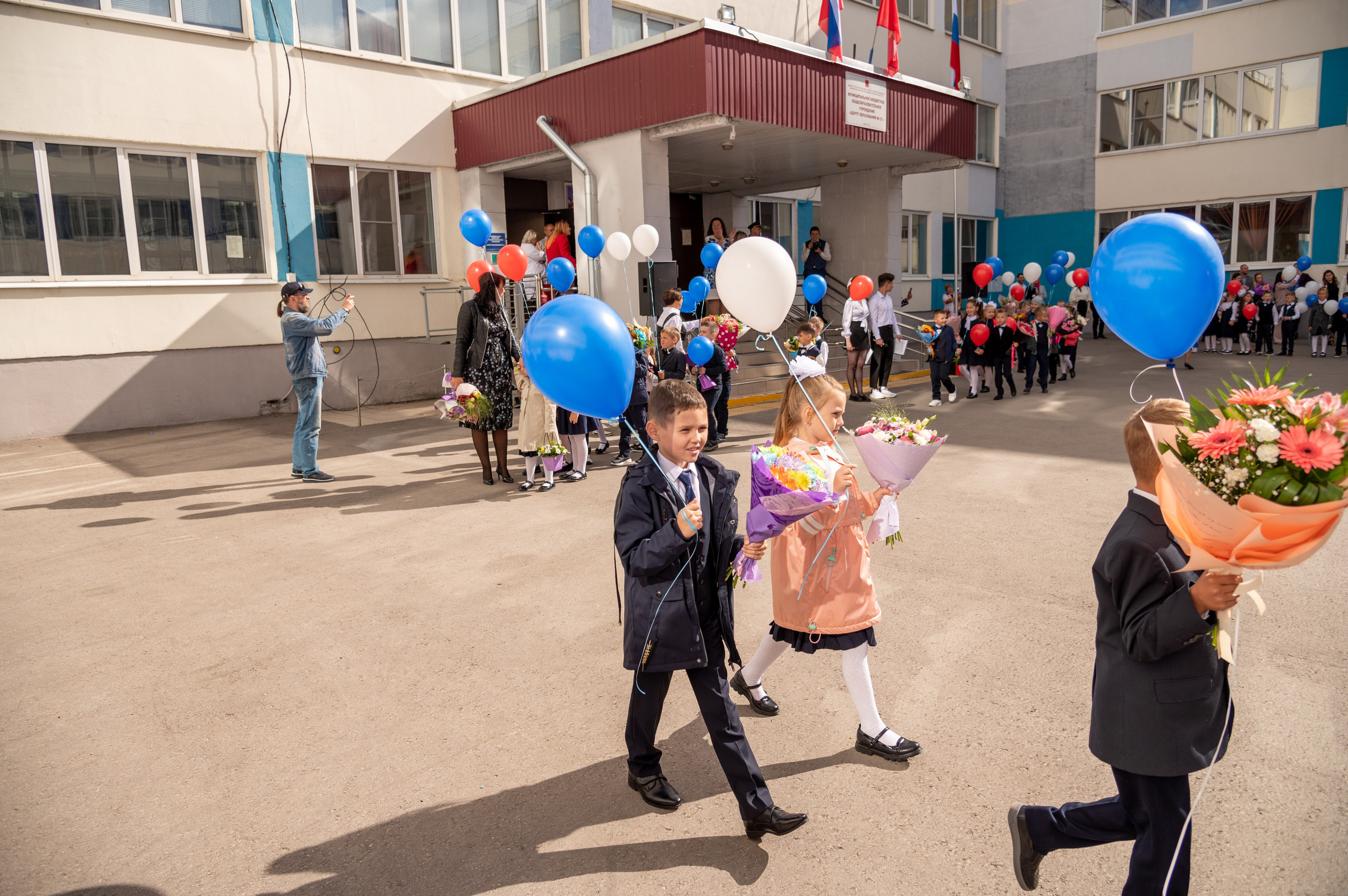 Школьная фотосессия в Туле. Портретный, семейный, свадебный фотограф. Бизнес, контент съёмка. Тула