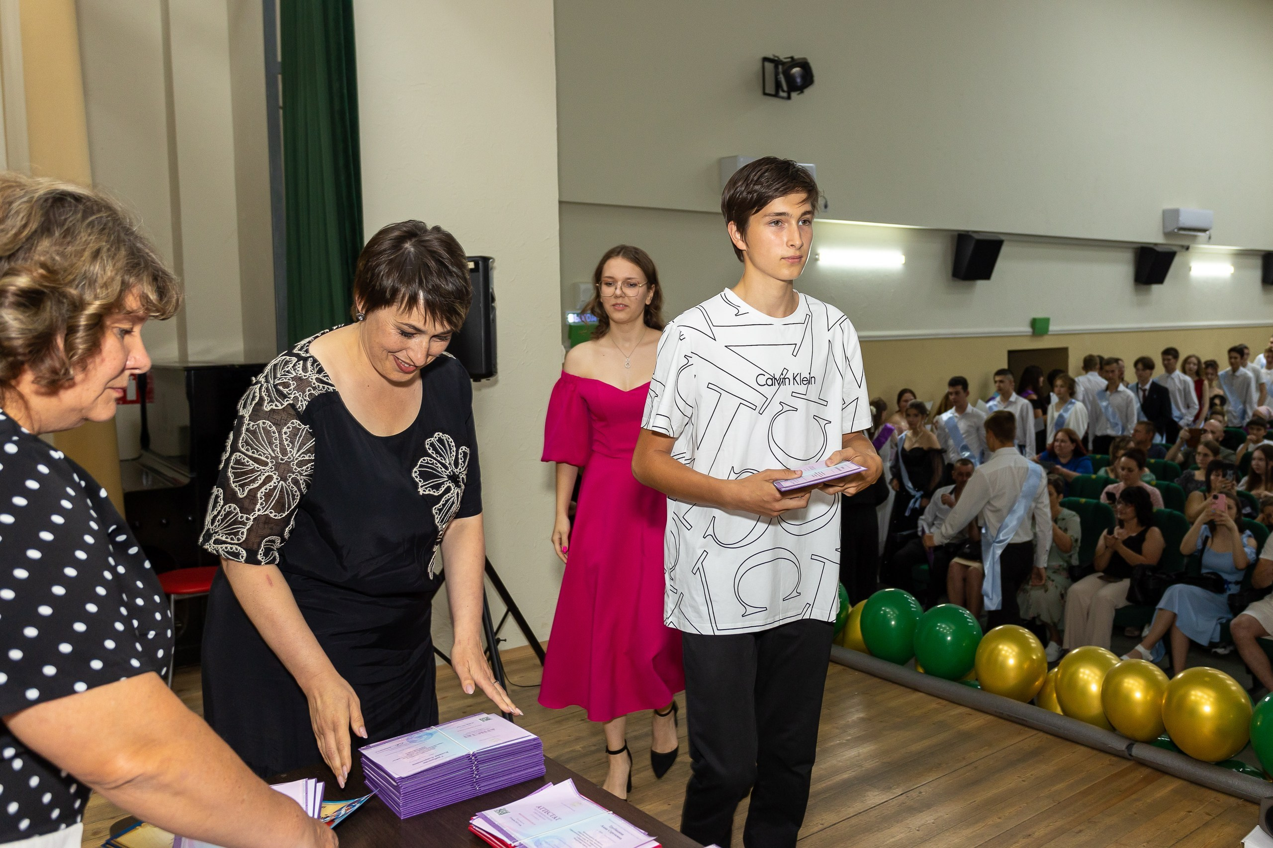 Вручение аттестата и выпускной вечер. Выпускные альбомы Майкоп, Краснодар Елена Золотарева