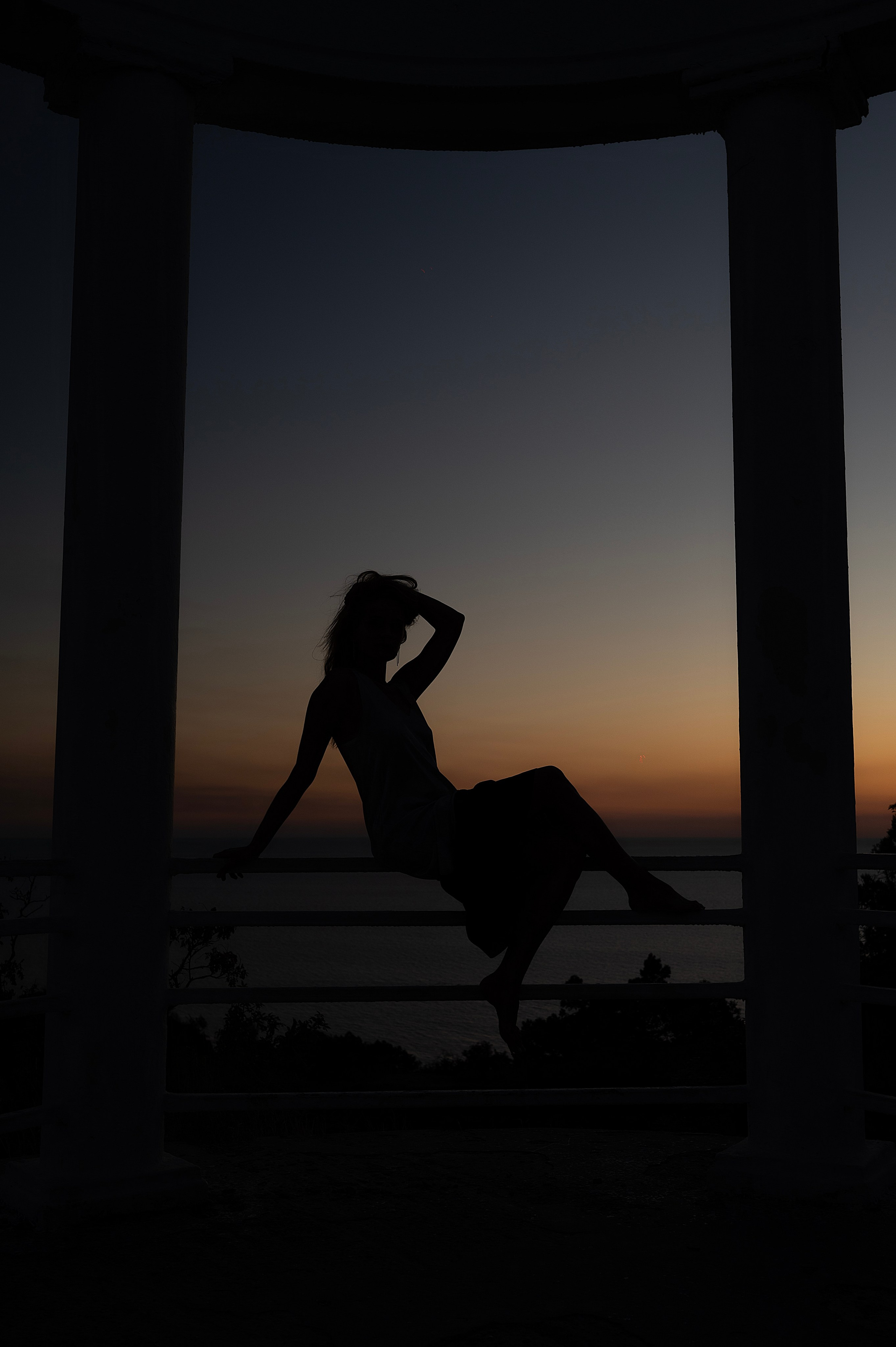 Фотосессия в закатных лучах на Большом Утрише. Портретный фотограф в Краснодаре Евгений Карпов