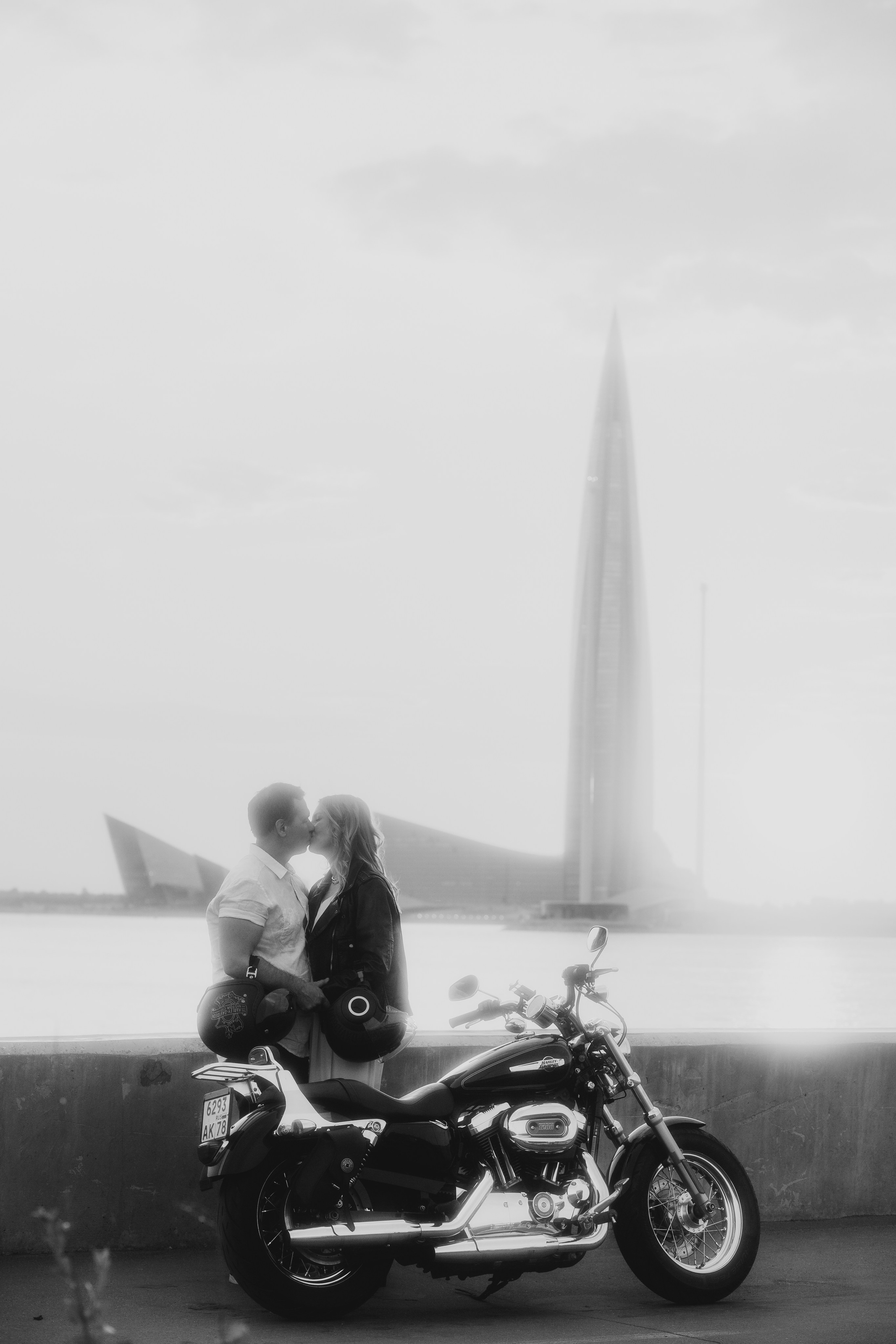 Фотосессия Love story Лахта на закате с мотоциклом. Фотограф в Санкт-Петербурге, Анна Скворцова