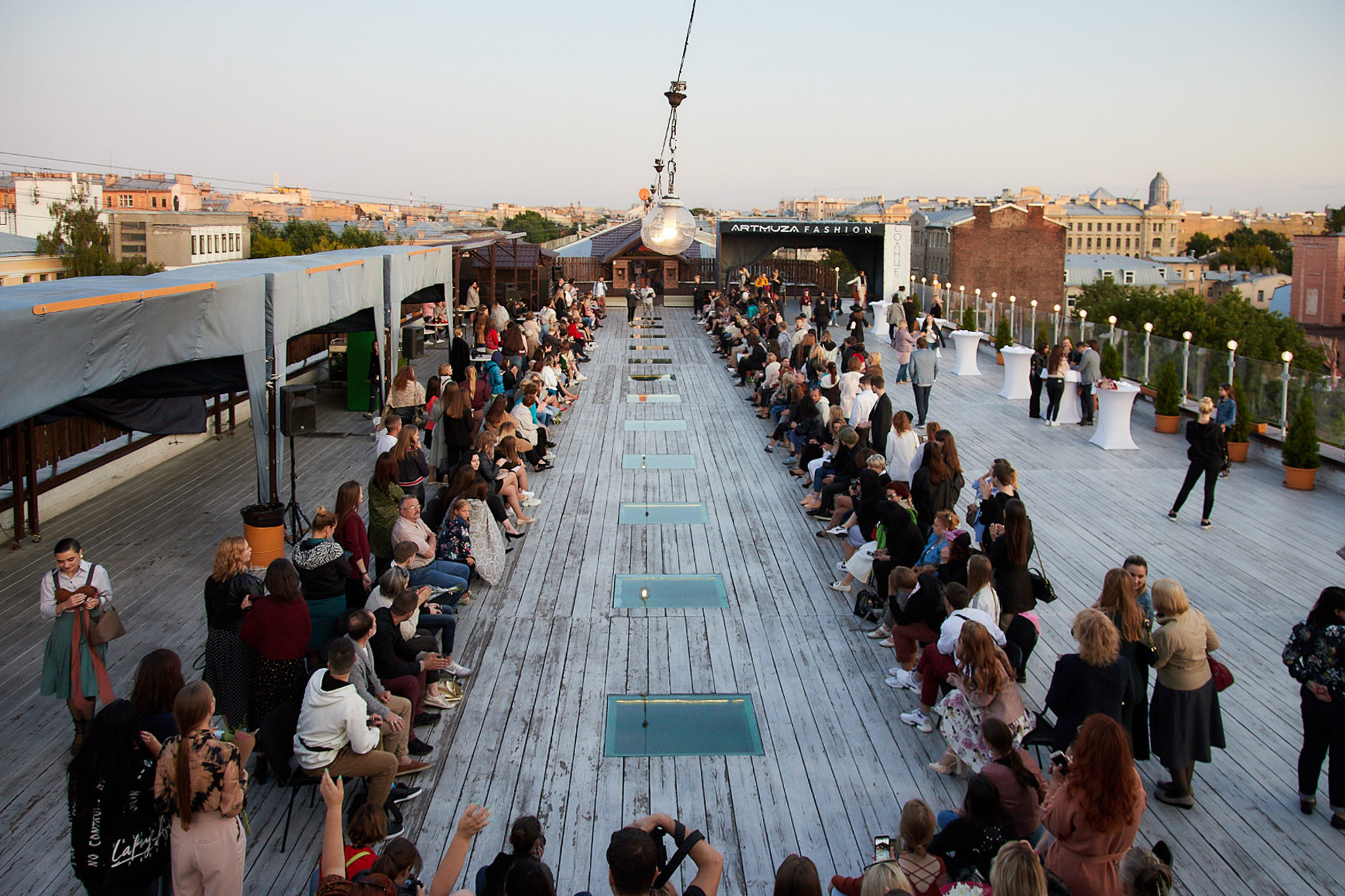 Модный показ Fresh Fashion School в галерее «Артмуза». Фотограф Валерий Сабрам