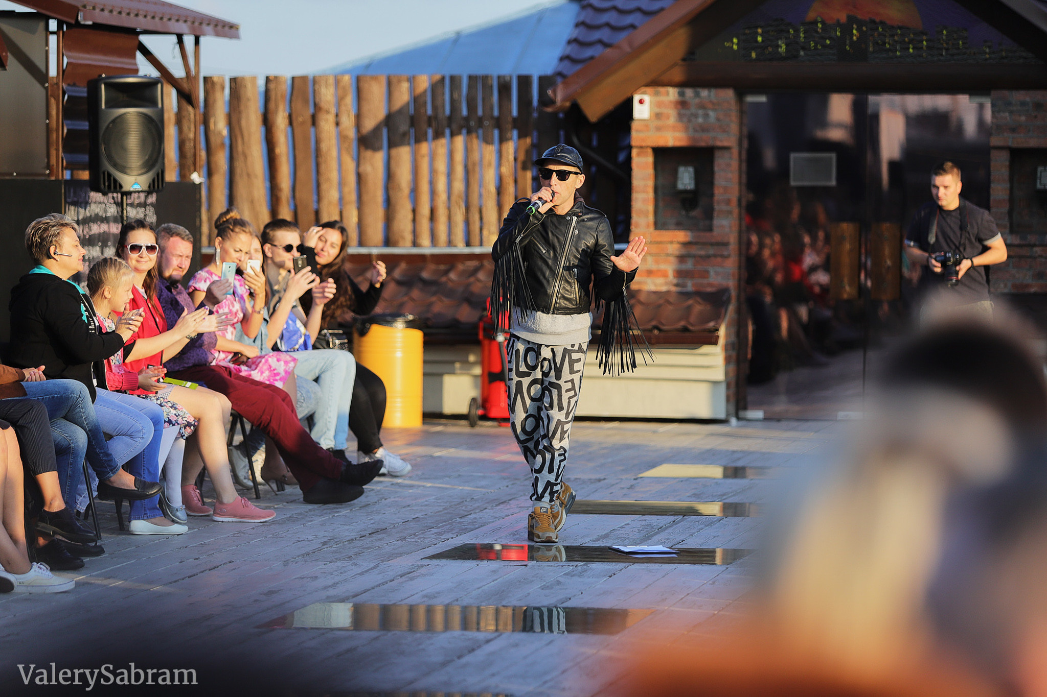 Модный показ Fresh Fashion School в галерее «Артмуза». Фотограф Валерий Сабрам