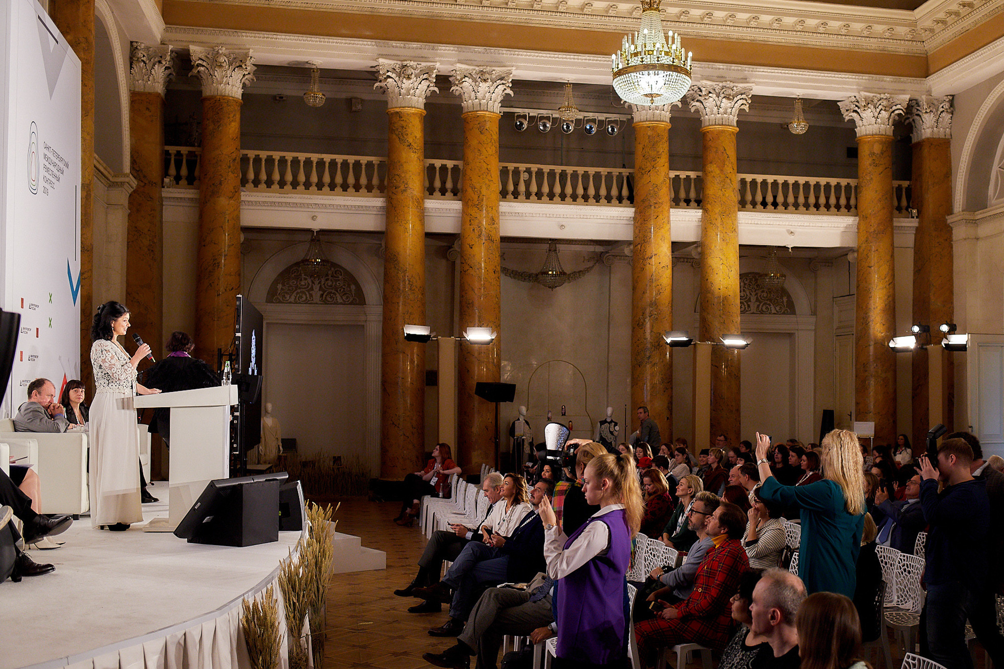 Конференция «Опыт развития креативных индустрий в Италии». Фотограф Валерий Сабрам