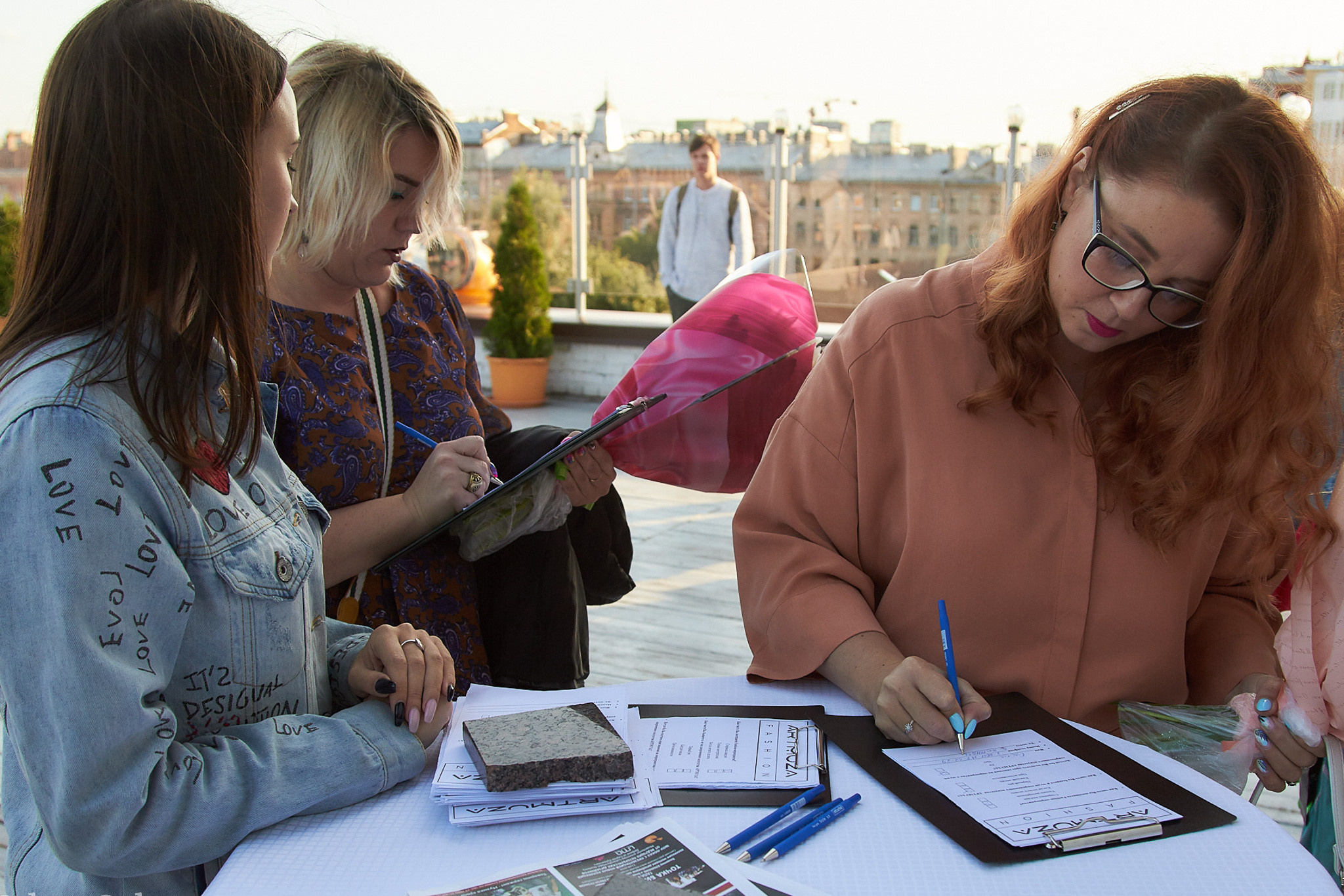 Модный показ Fresh Fashion School в галерее «Артмуза». Фотограф Валерий Сабрам