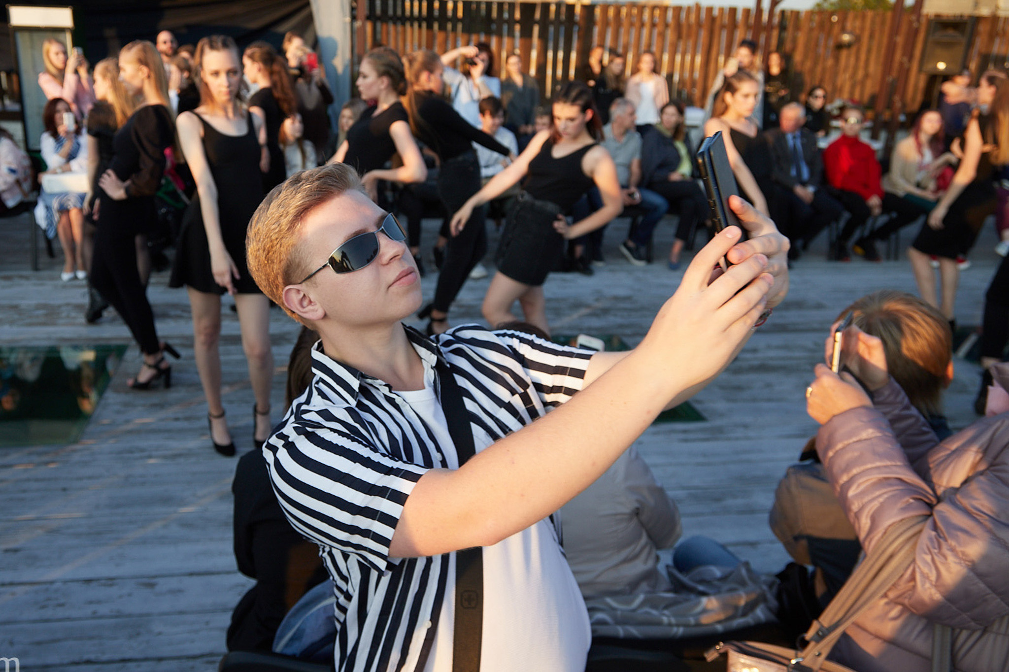 Модный показ Fresh Fashion School в галерее «Артмуза». Фотограф Валерий Сабрам