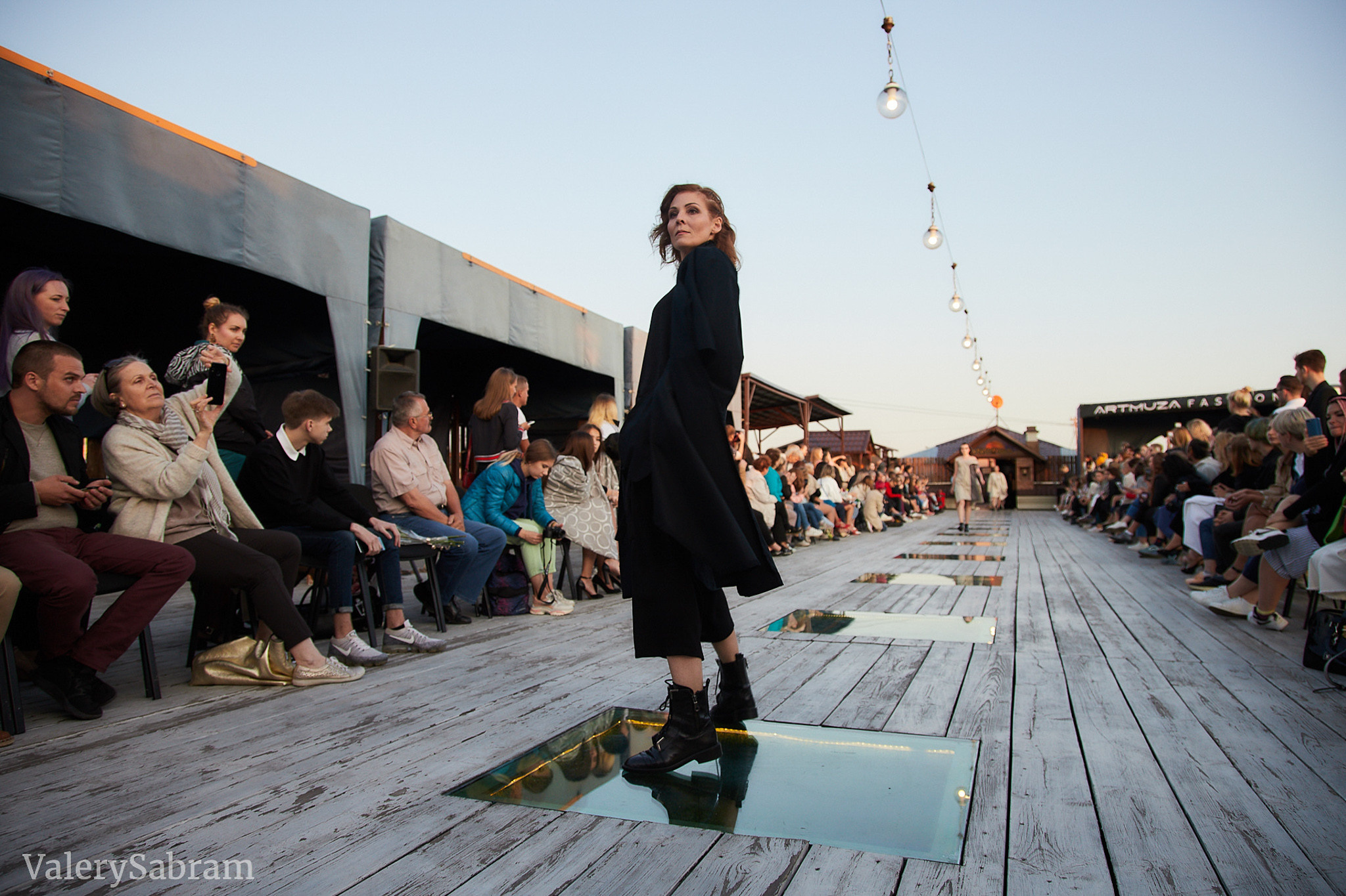 Модный показ Fresh Fashion School в галерее «Артмуза». Фотограф Валерий Сабрам