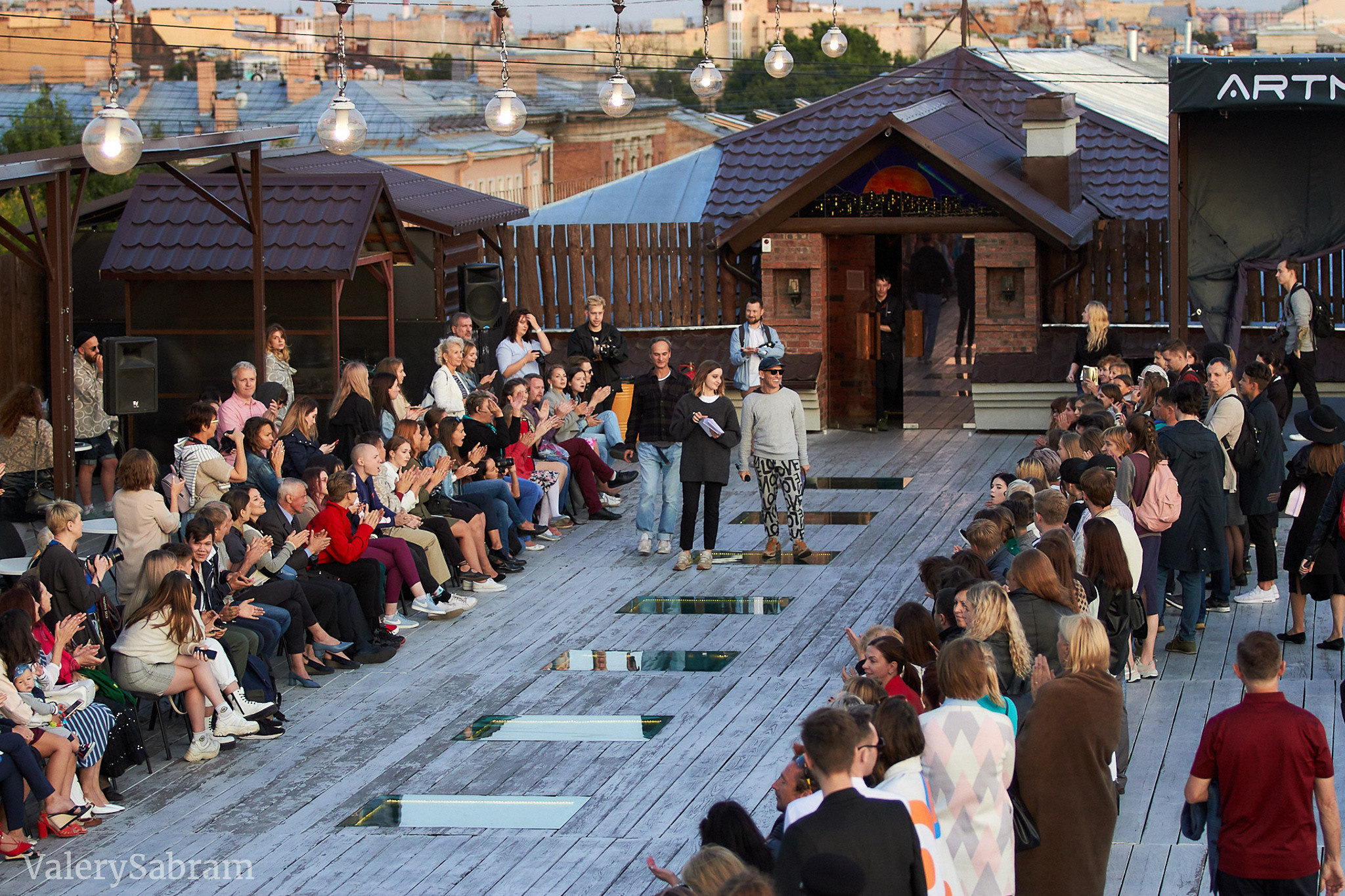 Модный показ Fresh Fashion School в галерее «Артмуза». Фотограф Валерий Сабрам