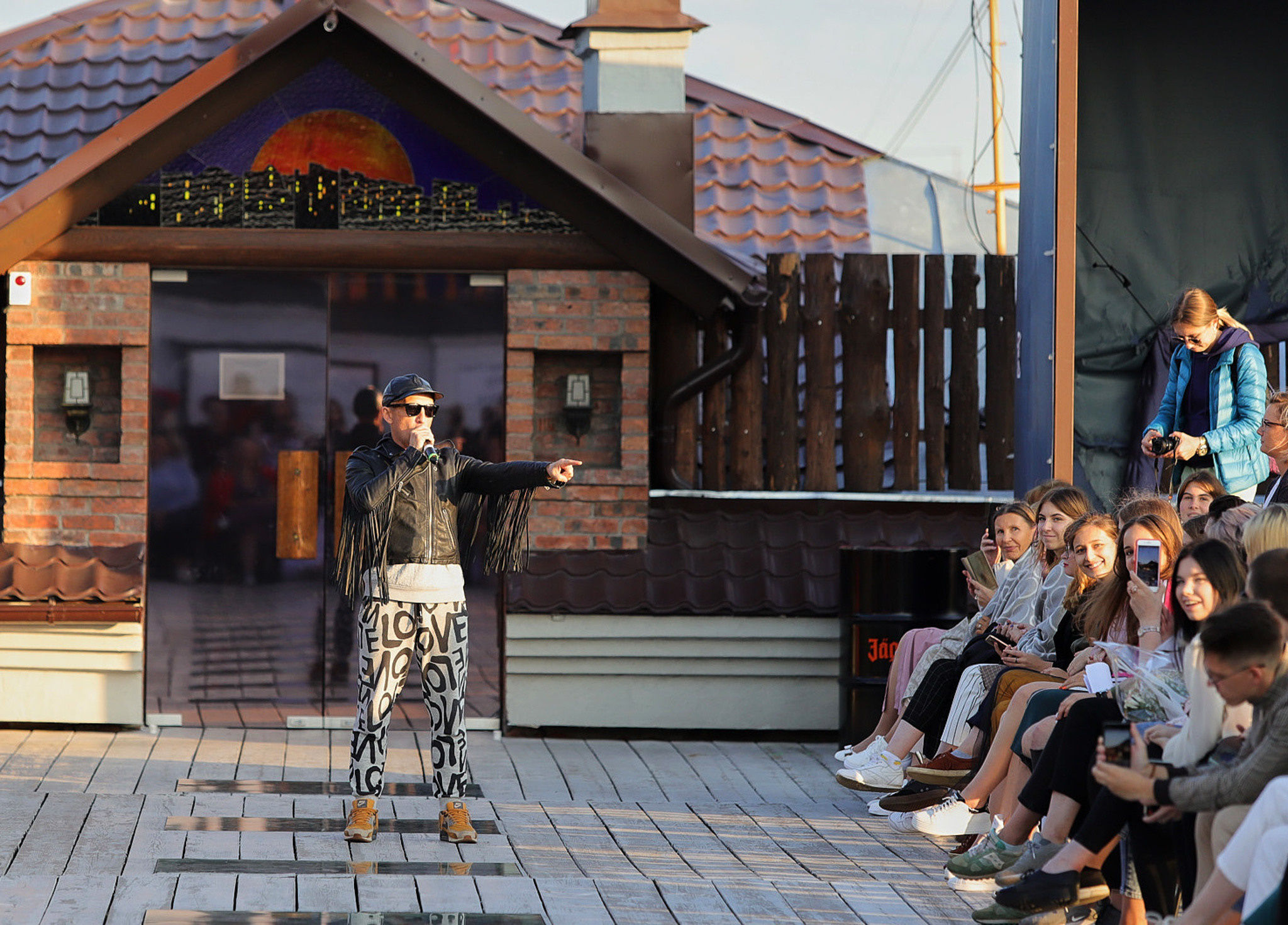 Модный показ Fresh Fashion School в галерее «Артмуза». Фотограф Валерий Сабрам