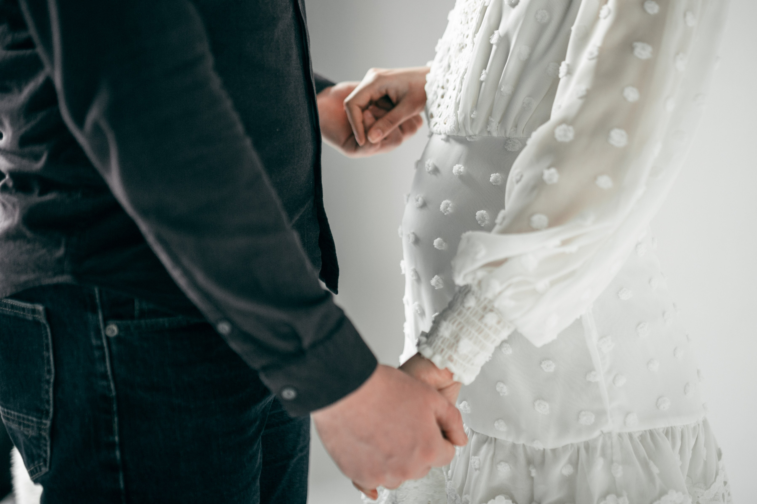 Студийный портрет невесты в Гомеле: девушка с нежным макияжем и шикарной прической