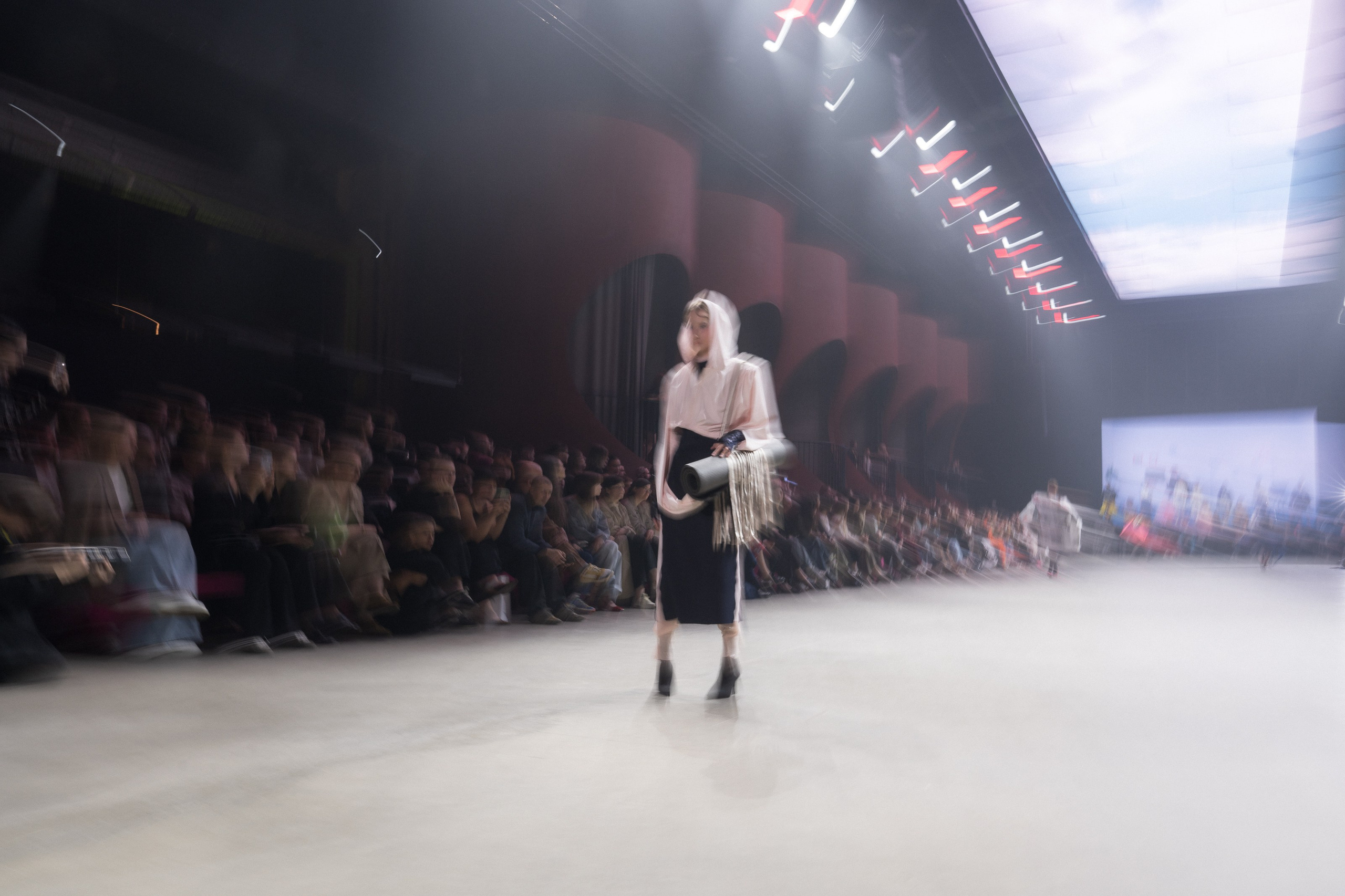 Показ Школы дизайна НИУ ВШЭ. Фотограф Николай Прокофьев модельные тесты в Москве