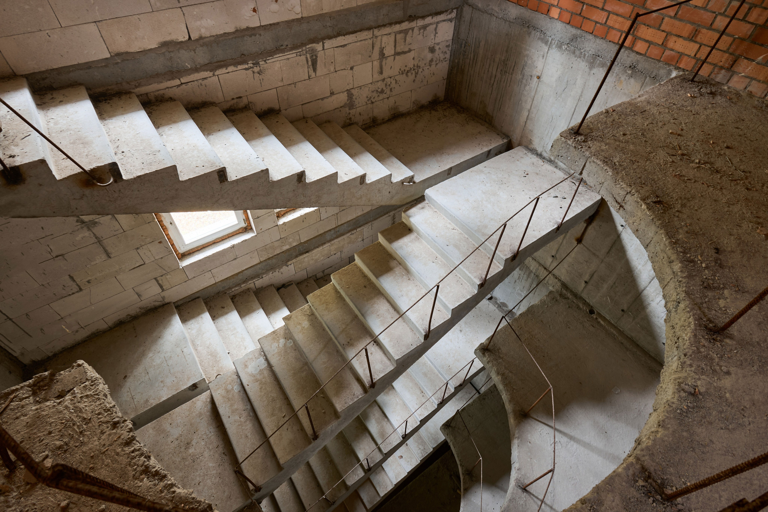 Территория с 4-этажным домом. Автомобильный и интерьерный фотограф в Минске Александр Тагаев