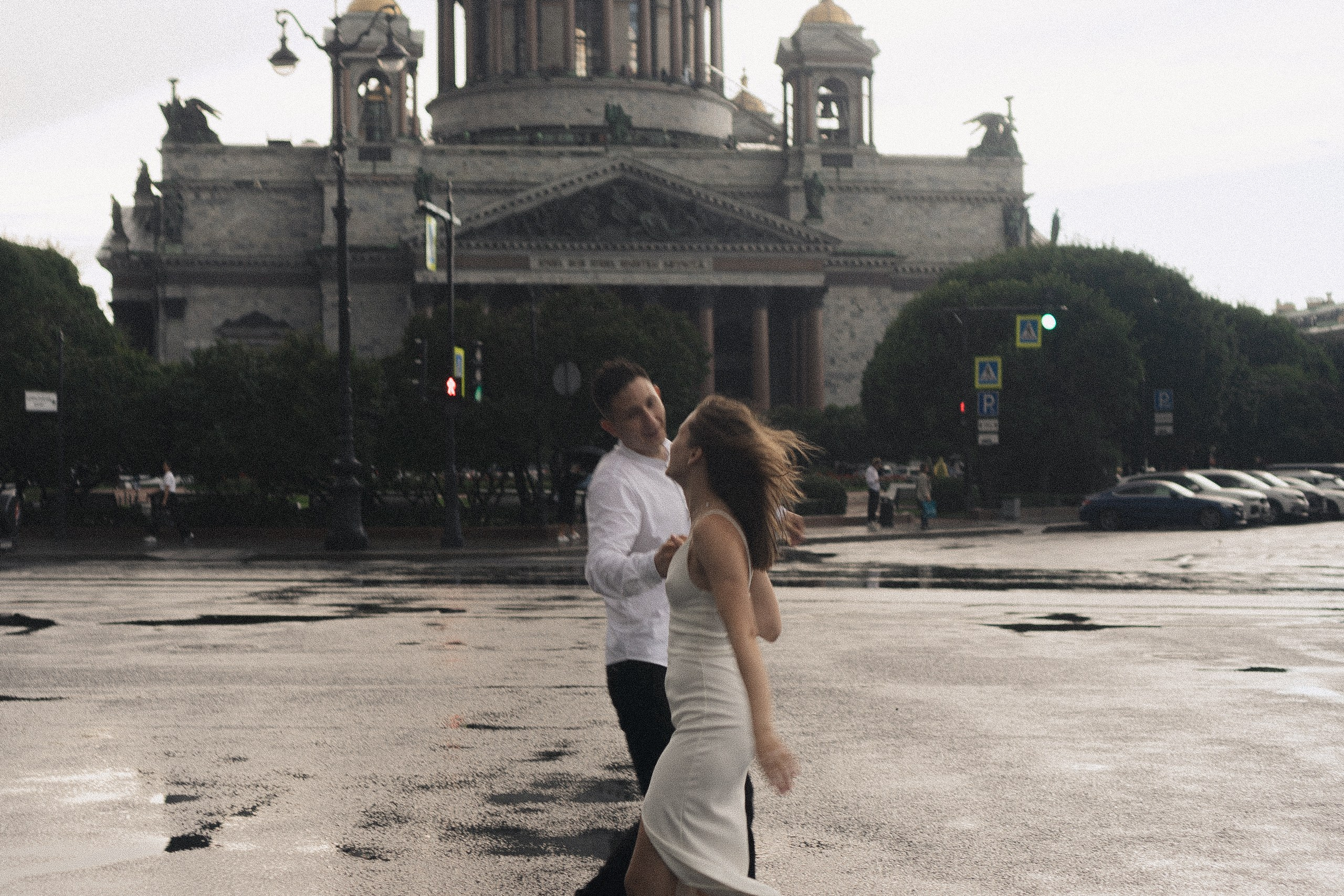 СВАДЕБНАЯ ФОТОСЕСИСИЯ В МЕТРО И ВОЗЛЕ ИСАКИЕВСКОГО СОБОРА В ДОЖДЬ. Профессиональный фотограф, Санкт-Петербург — Виктория Богомолова