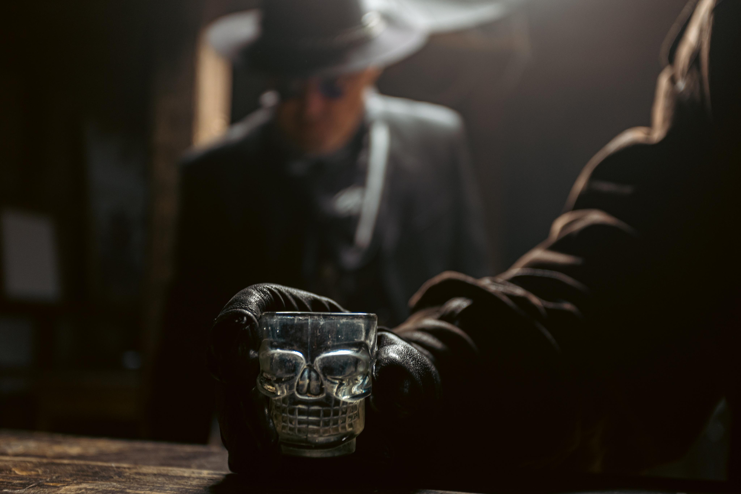 Крематорий. Бэк с клипа «Бар под дулом револьвера». Фотограф Сонкина Татьяна