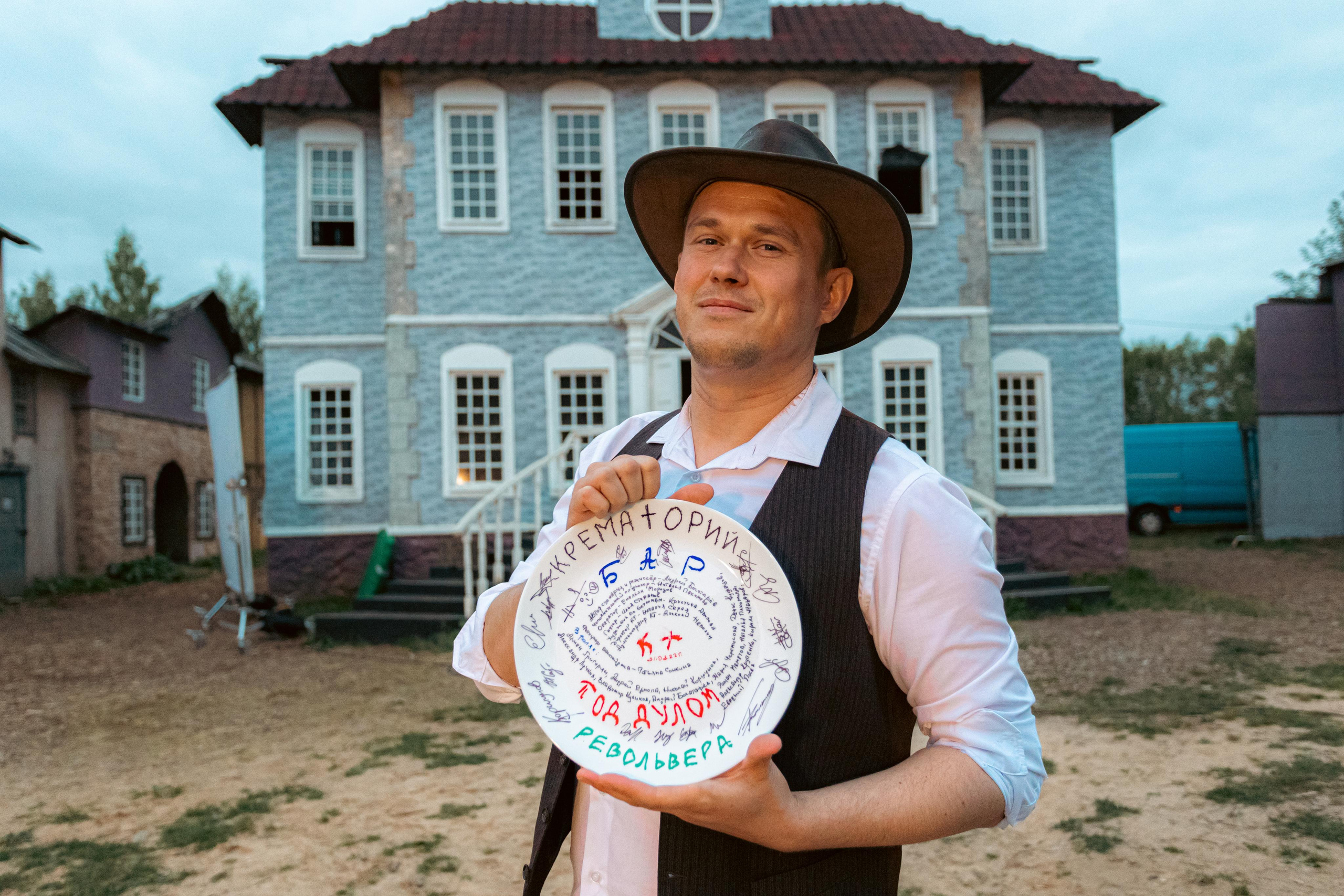 Крематорий. Бэк с клипа «Бар под дулом револьвера». Фотограф Сонкина Татьяна