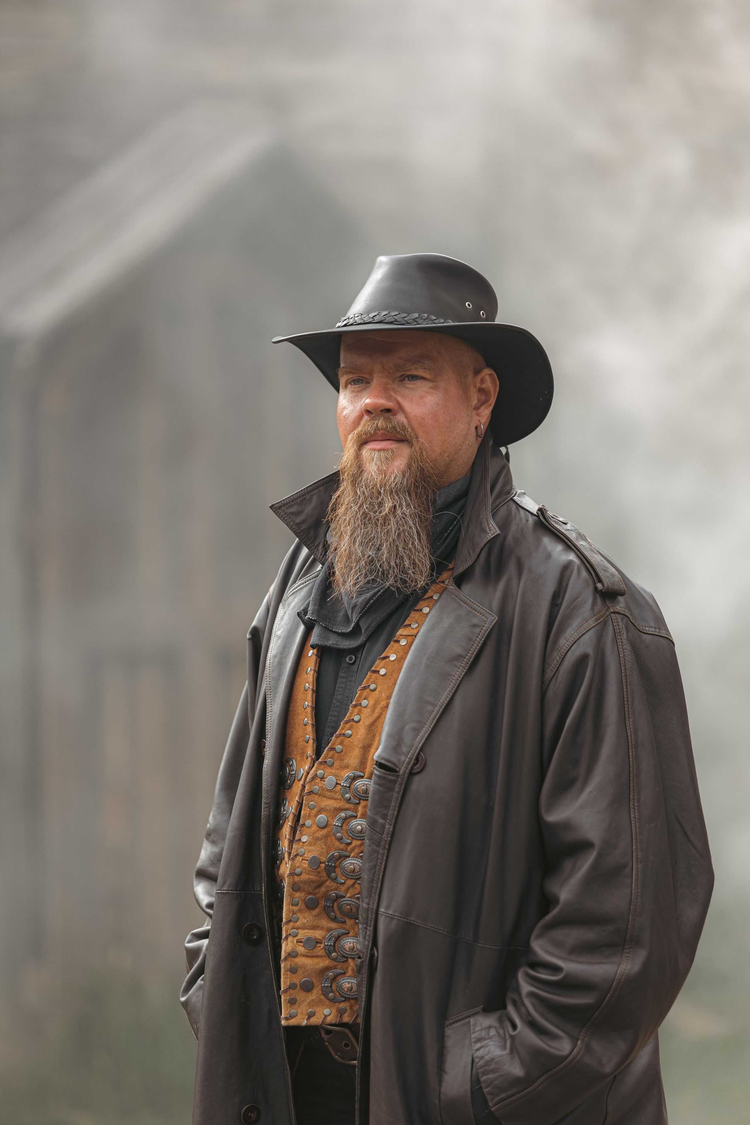 Крематорий. Бэк с клипа «Бар под дулом револьвера». Фотограф Сонкина Татьяна