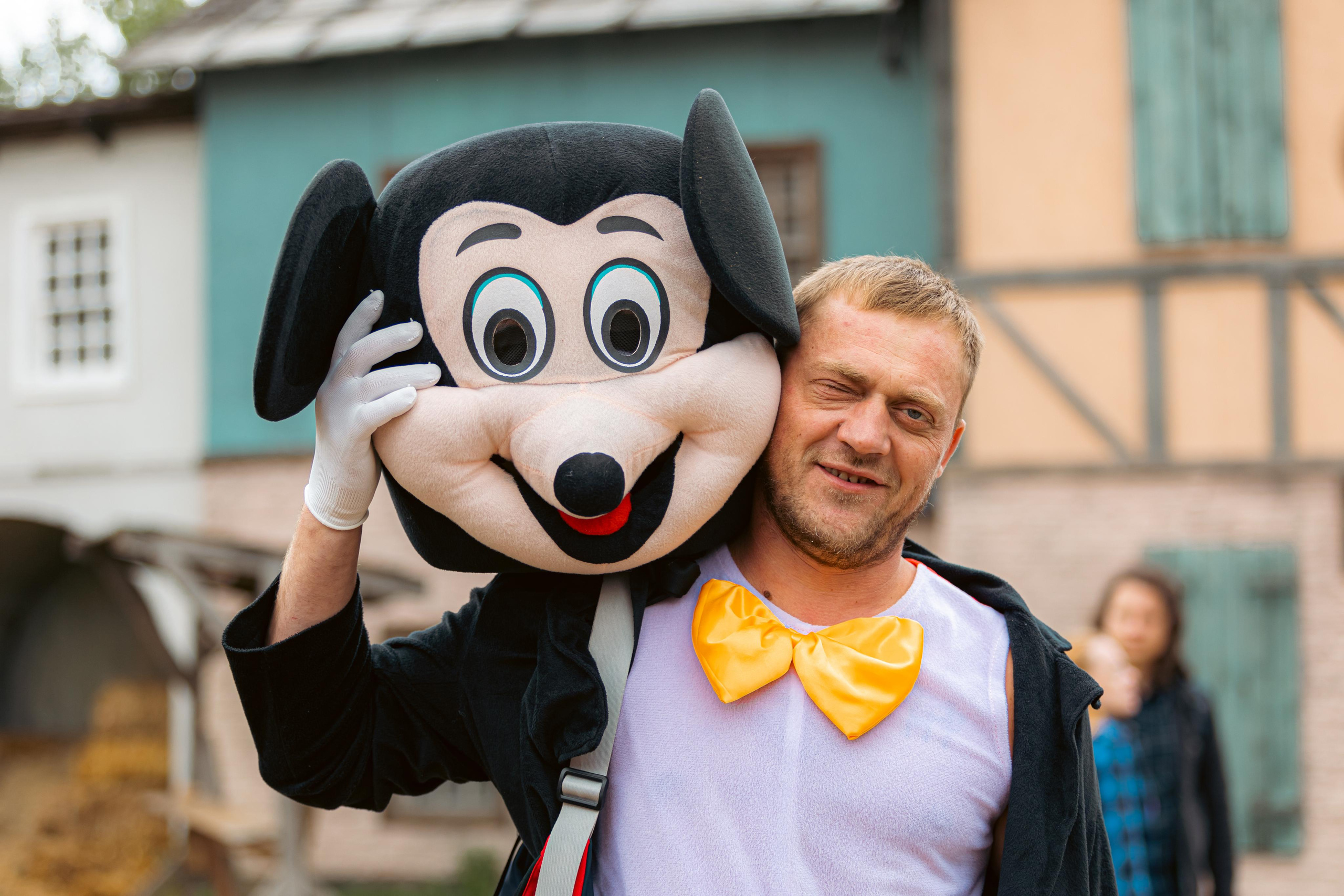 Крематорий. Бэк с клипа «Бар под дулом револьвера». Фотограф Сонкина Татьяна