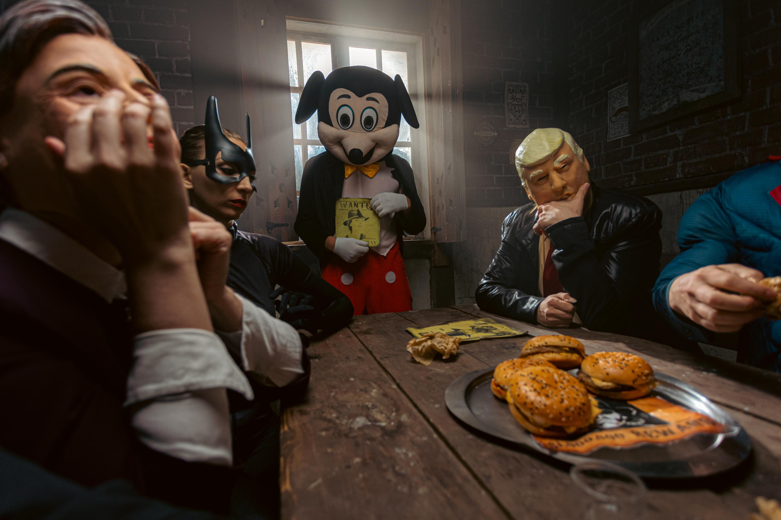 Крематорий. Бэк с клипа «Бар под дулом револьвера». Фотограф Сонкина Татьяна