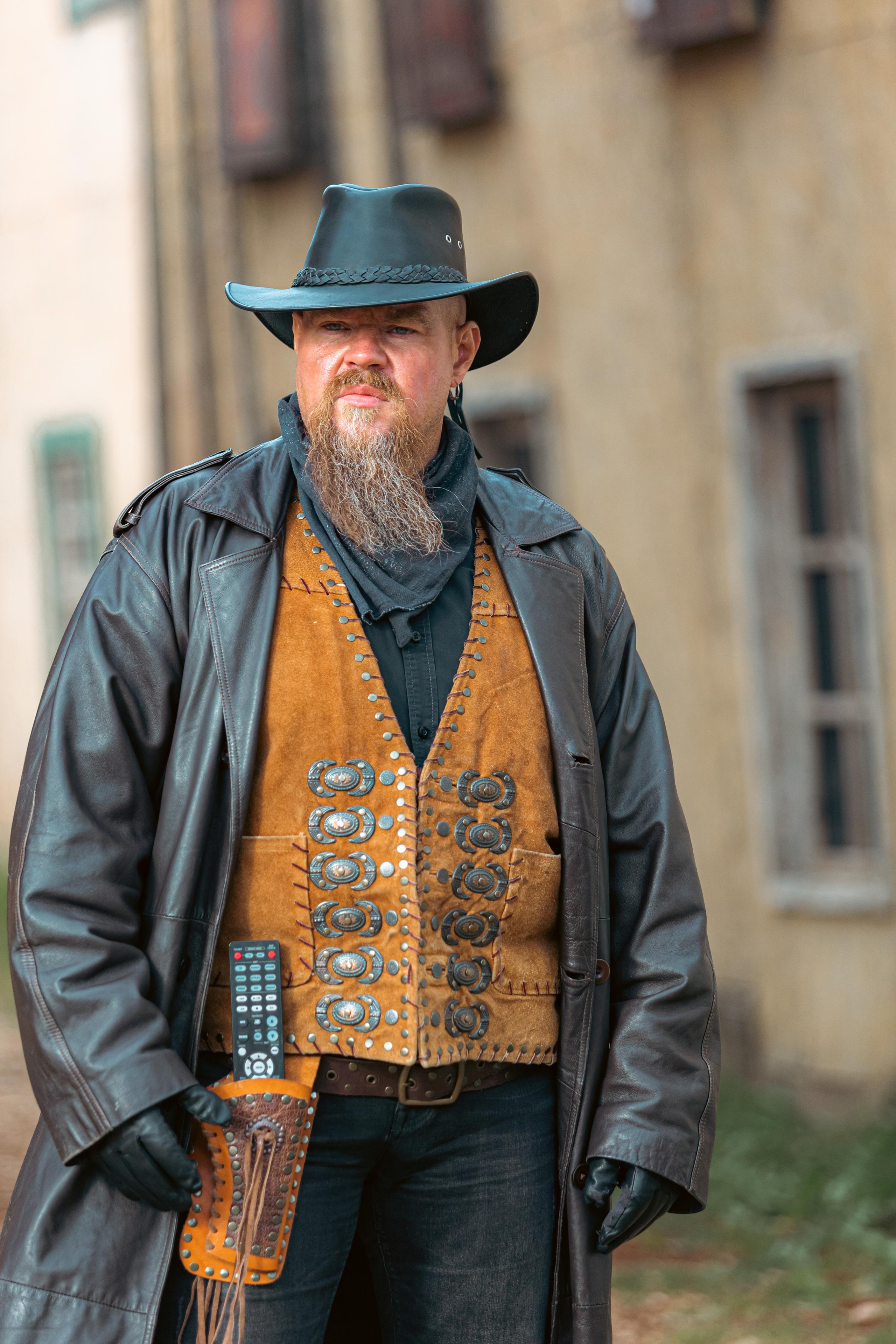 Крематорий. Бэк с клипа «Бар под дулом револьвера». Фотограф Сонкина Татьяна